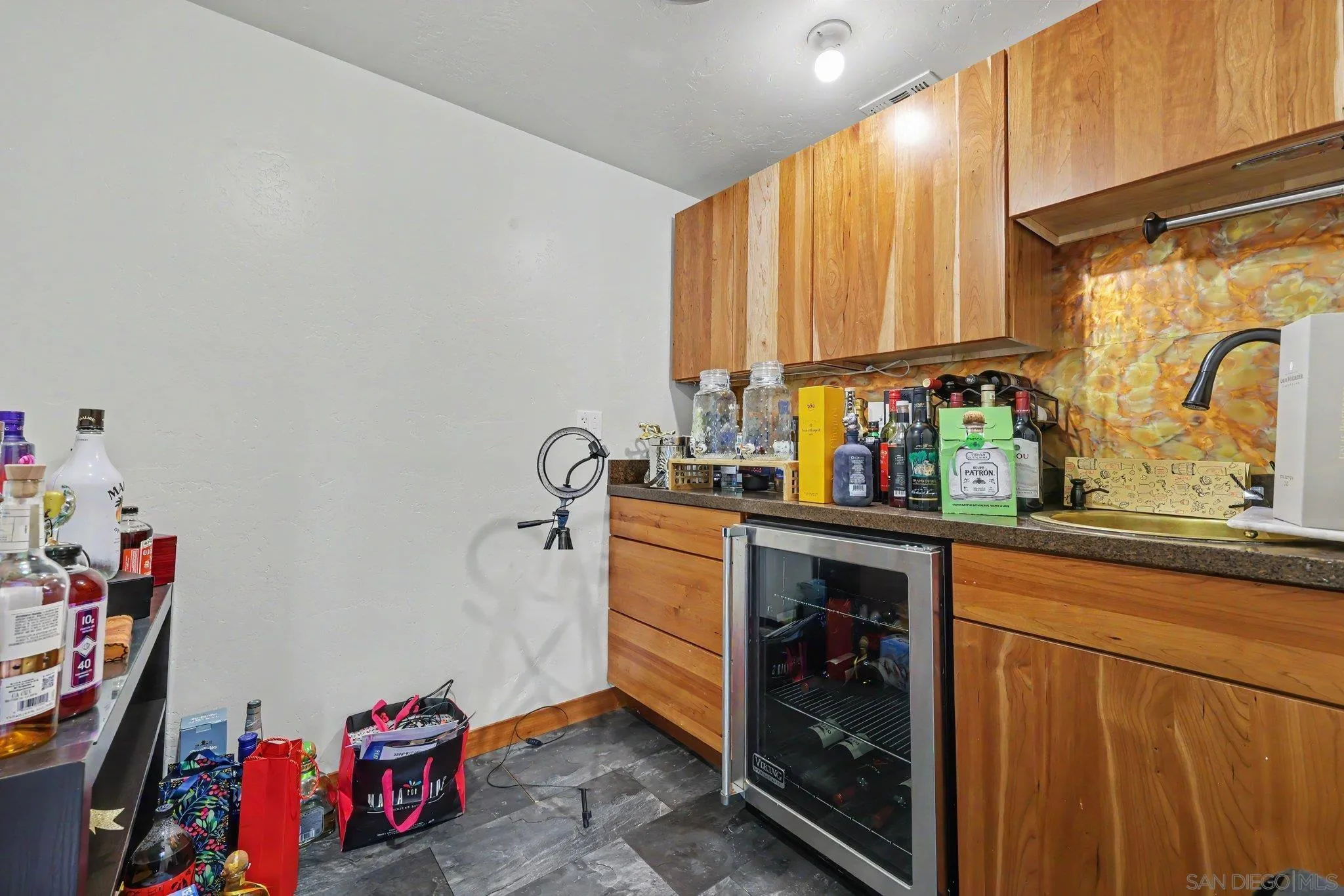 https://cdn.realtyfeed.com/cdn/127/260021801/657ec072a14ab16e67e2bb85a3ebda43.webp