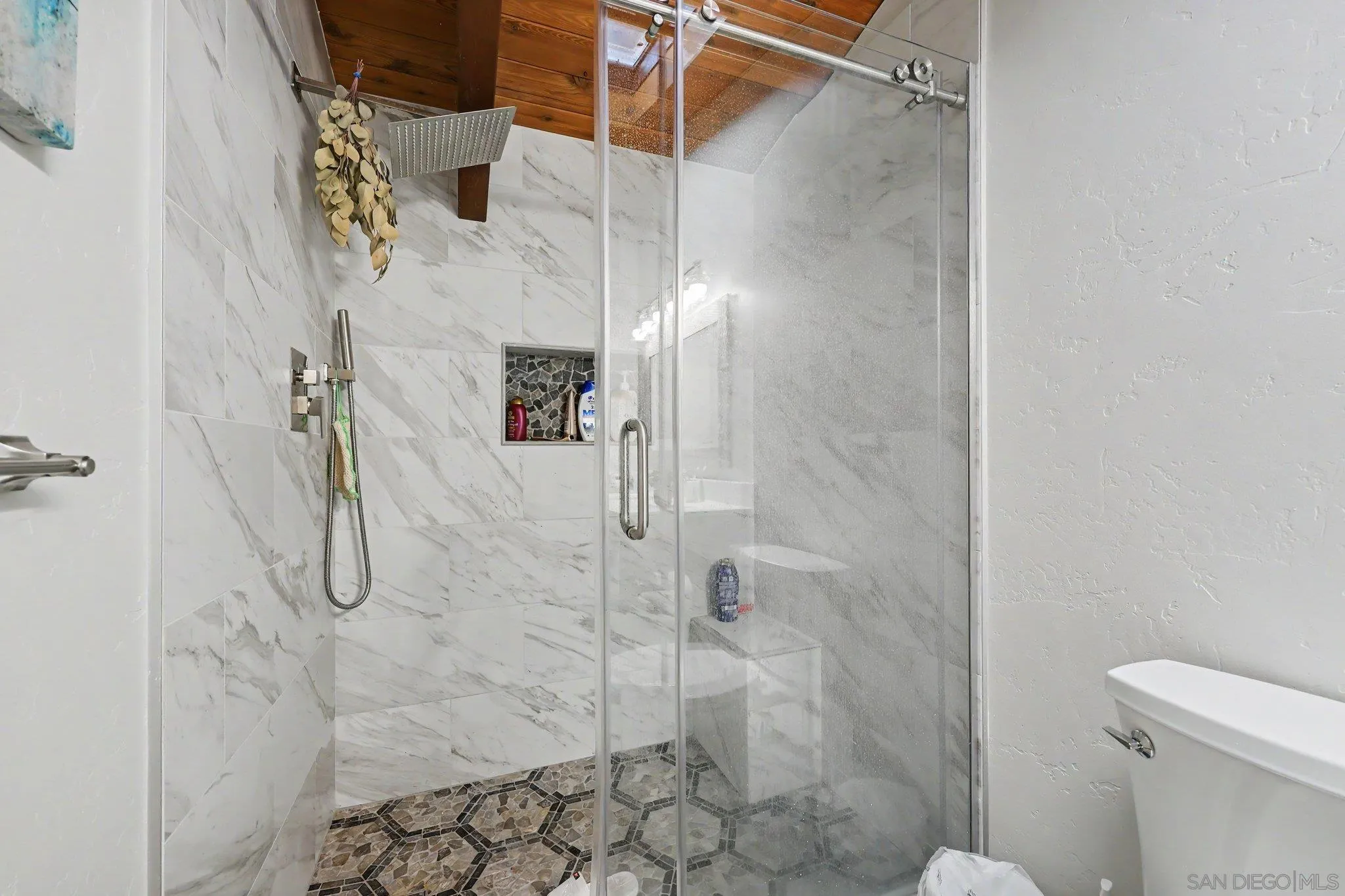 https://cdn.realtyfeed.com/cdn/127/260021801/89d7a26ae90eadc010242636d49488bd.webp