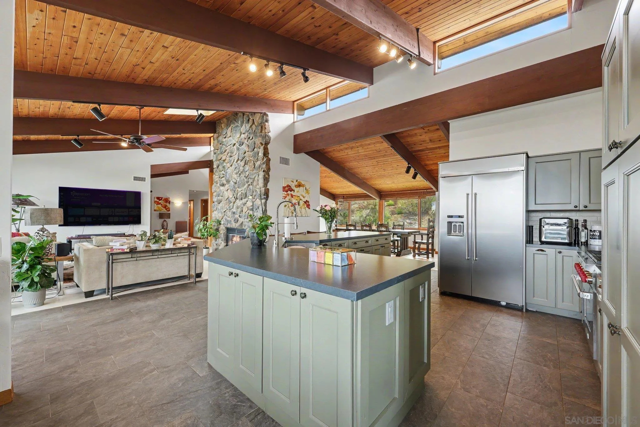 https://cdn.realtyfeed.com/cdn/127/260021801/bd764a206f78f4ce1e9bbc27993e3735.webp
