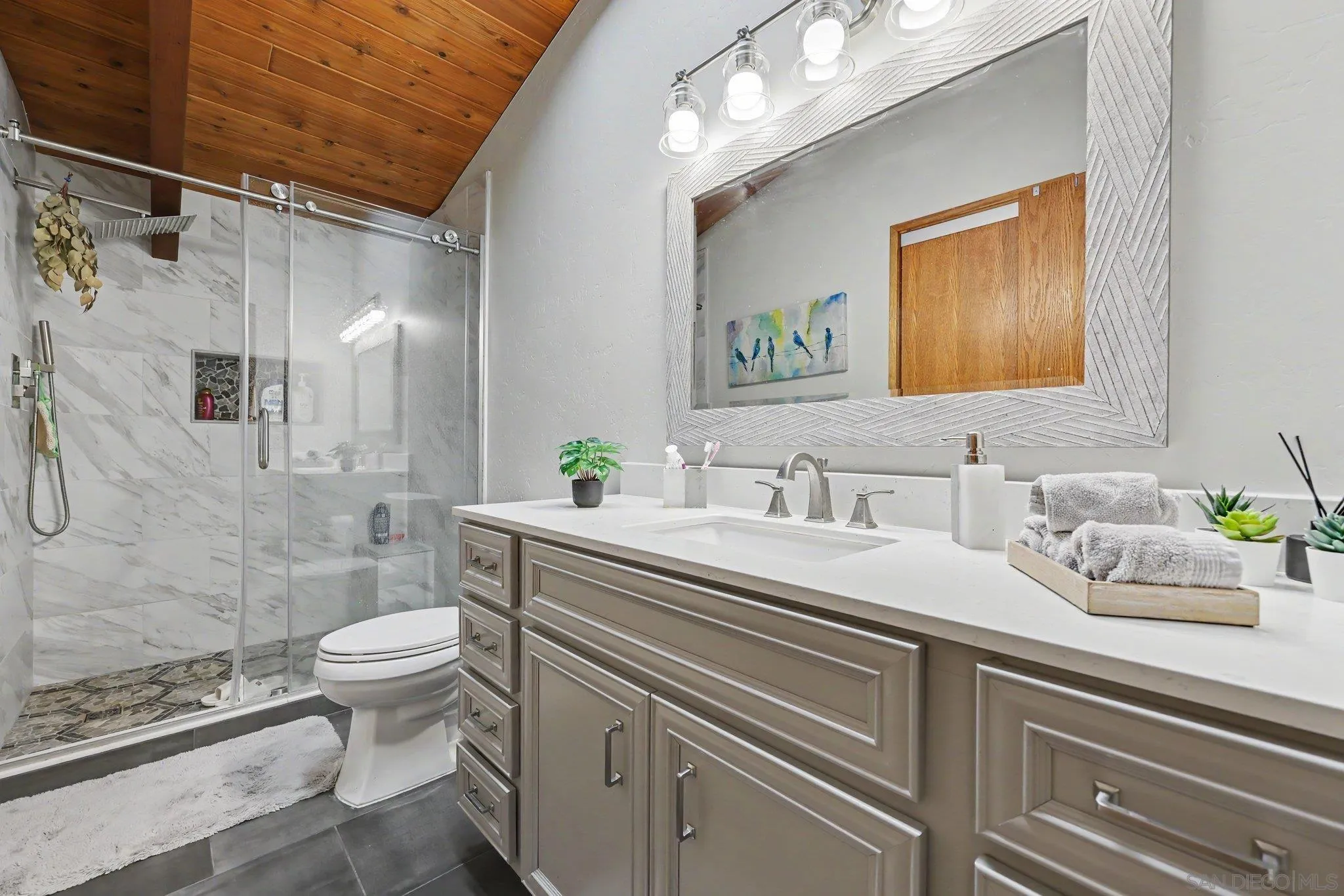 https://cdn.realtyfeed.com/cdn/127/260021801/f2d85d57ad5c8cd802d07aa34c8bc612.webp