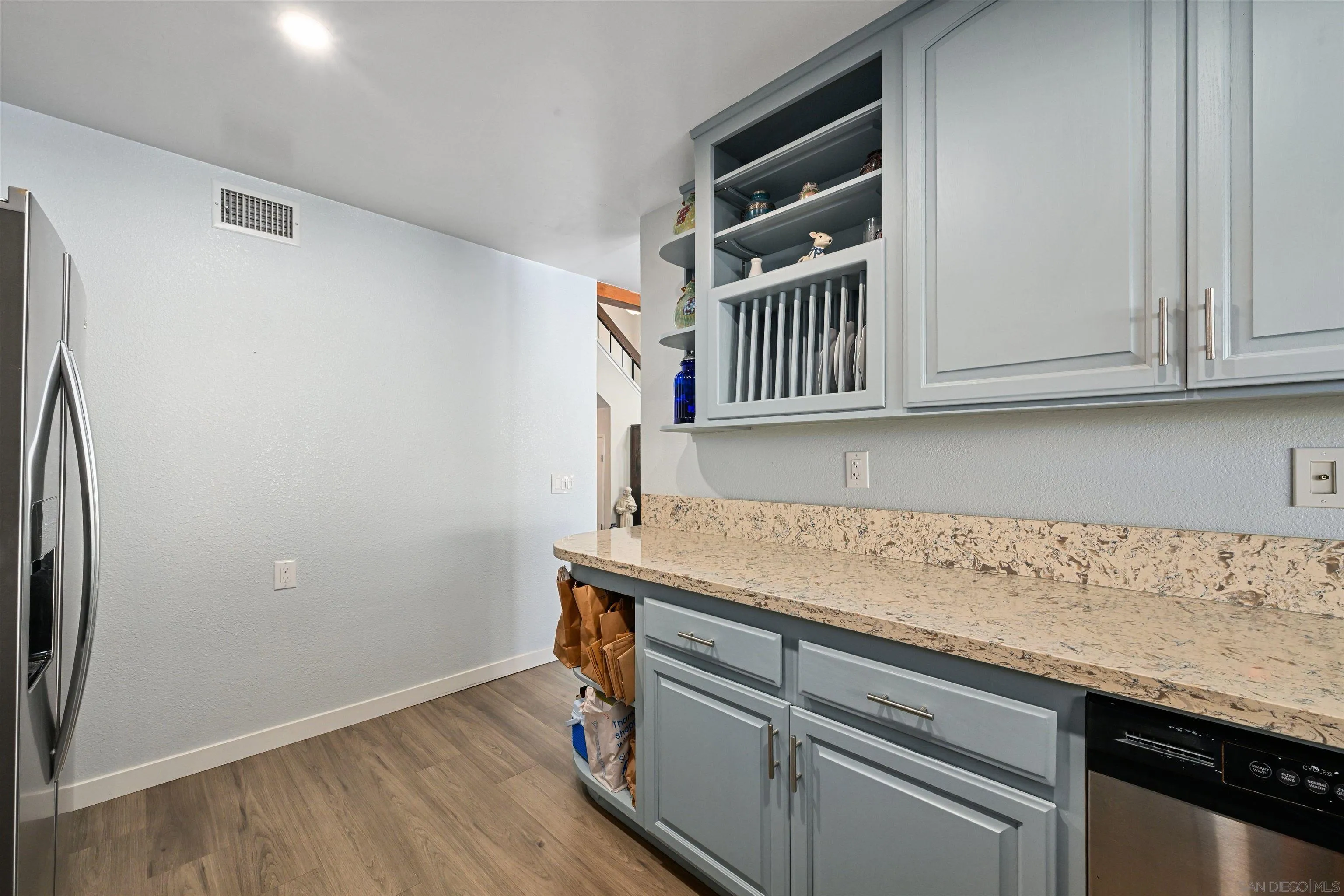 https://cdn.realtyfeed.com/cdn/127/260021802/65bdc56e71ad51f3de15039893d370b4.webp