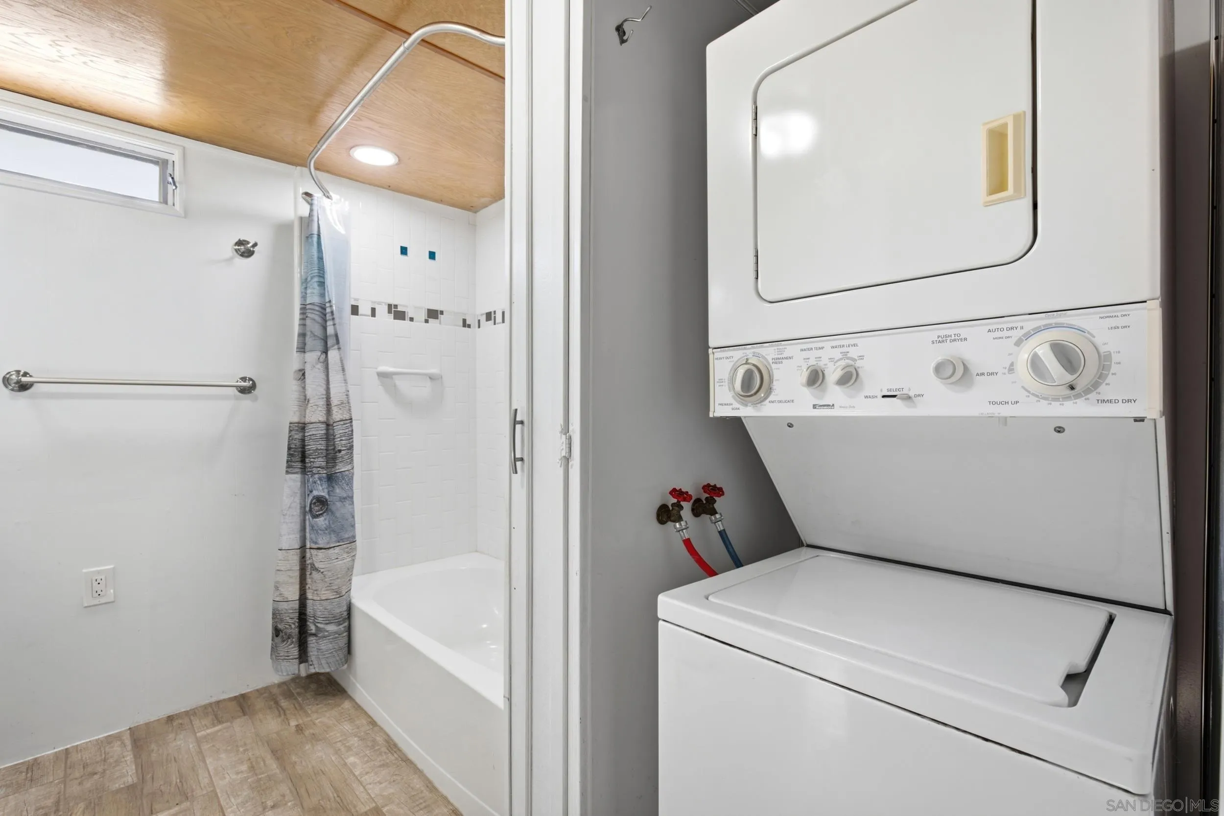 https://cdn.realtyfeed.com/cdn/127/260021806/18df26fcafadc4435cc3bf99507316f2.webp