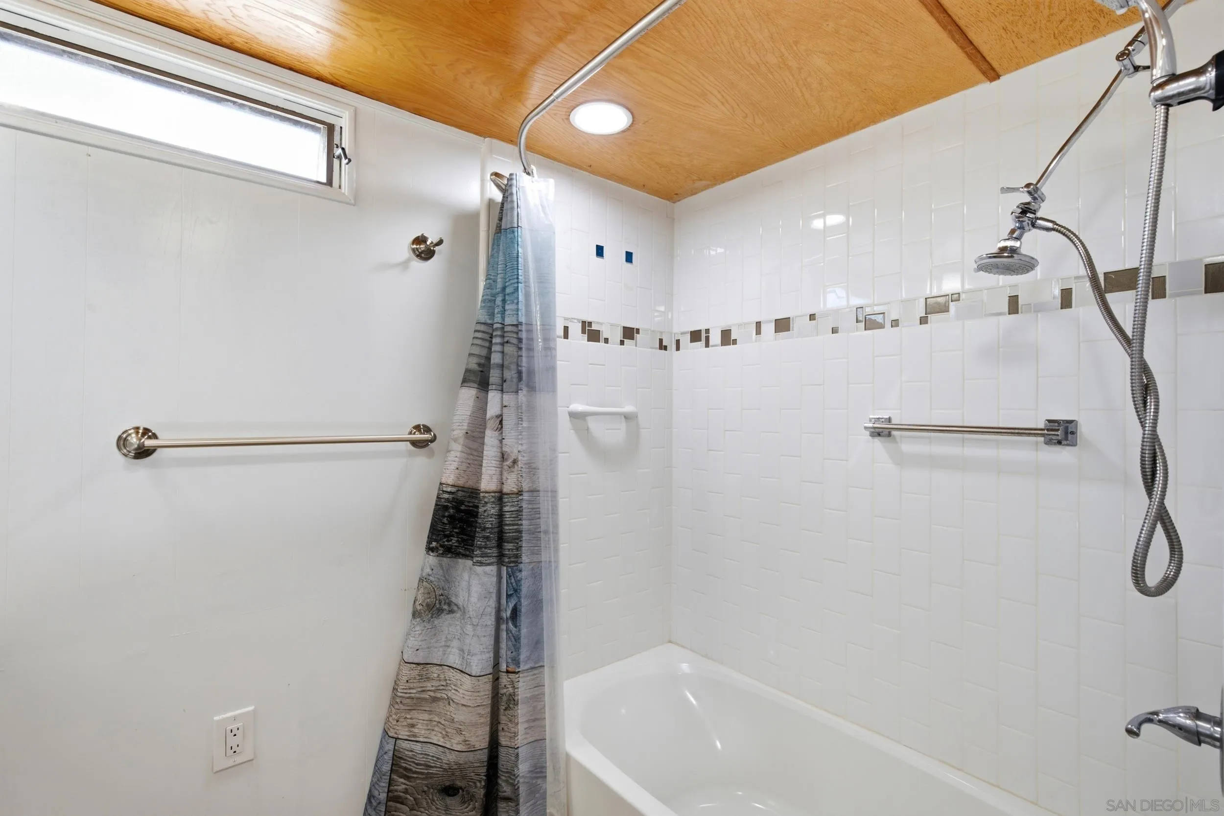 https://cdn.realtyfeed.com/cdn/127/260021806/884d7a32d65b256dbbeebb839a8114a5.webp