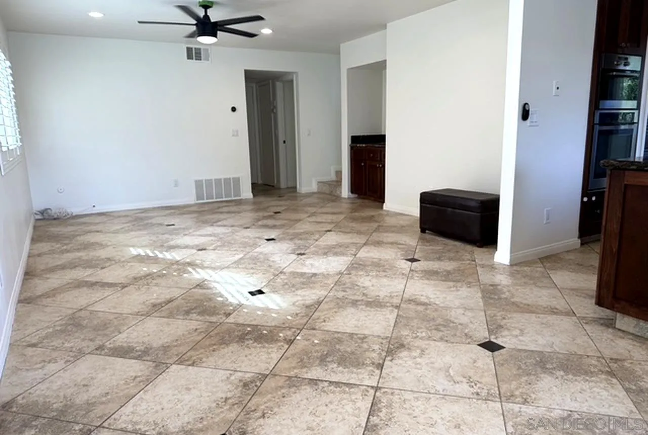 https://cdn.realtyfeed.com/cdn/127/260021811/20dcd9bda1b61f4725e3ce386e6dff59.webp
