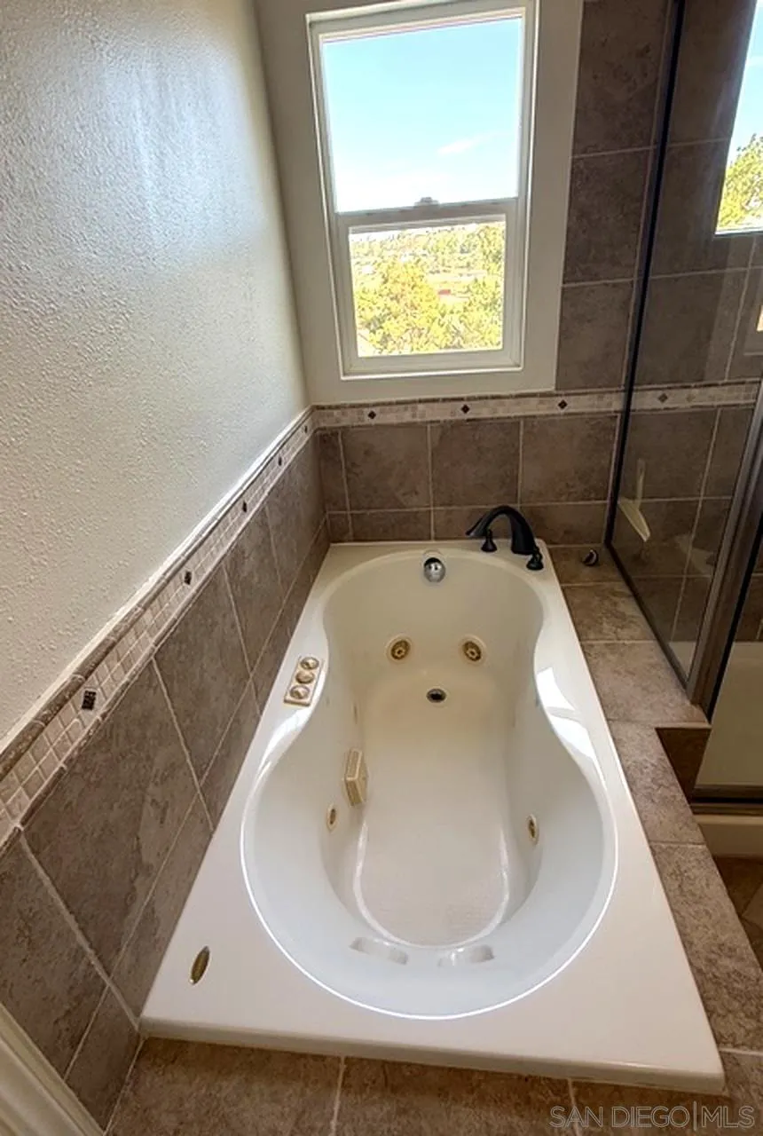 https://cdn.realtyfeed.com/cdn/127/260021811/25fc7a7867380e8ace2ae2f49869263c.webp