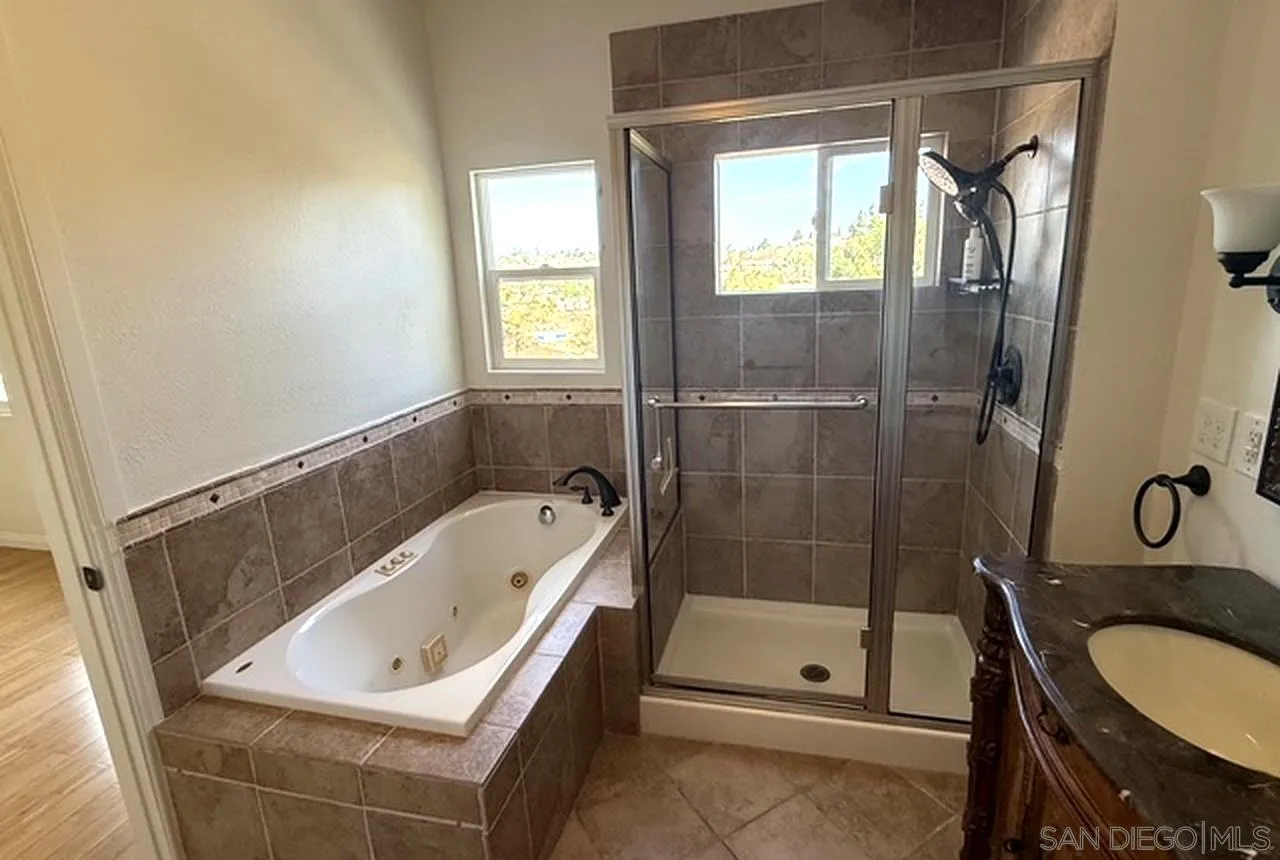 https://cdn.realtyfeed.com/cdn/127/260021811/f931371a9f6942cc10b85b3d460c6f87.webp