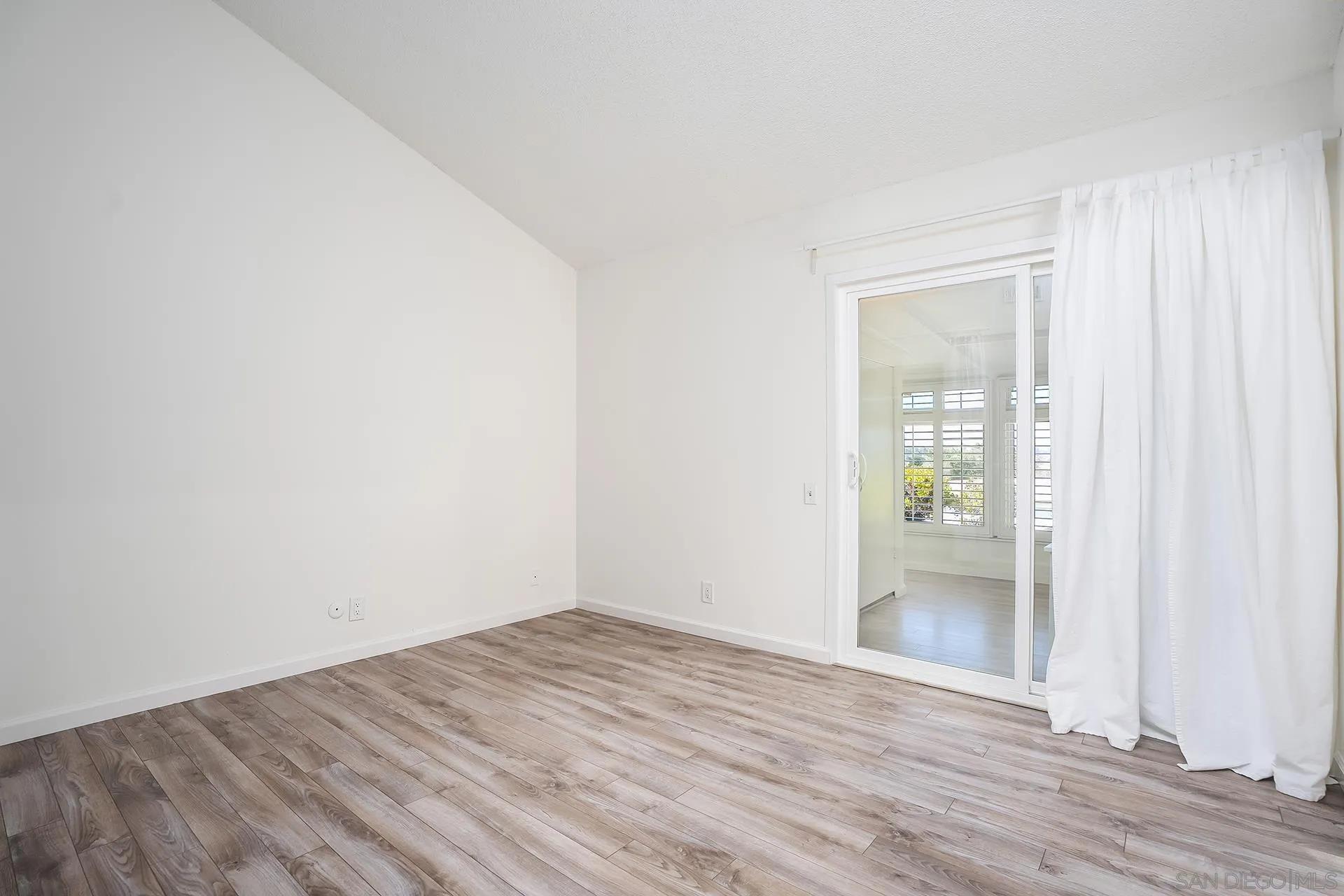 https://cdn.realtyfeed.com/cdn/127/260021813/0774b31edf1a0b30e9634866b3dba687.webp