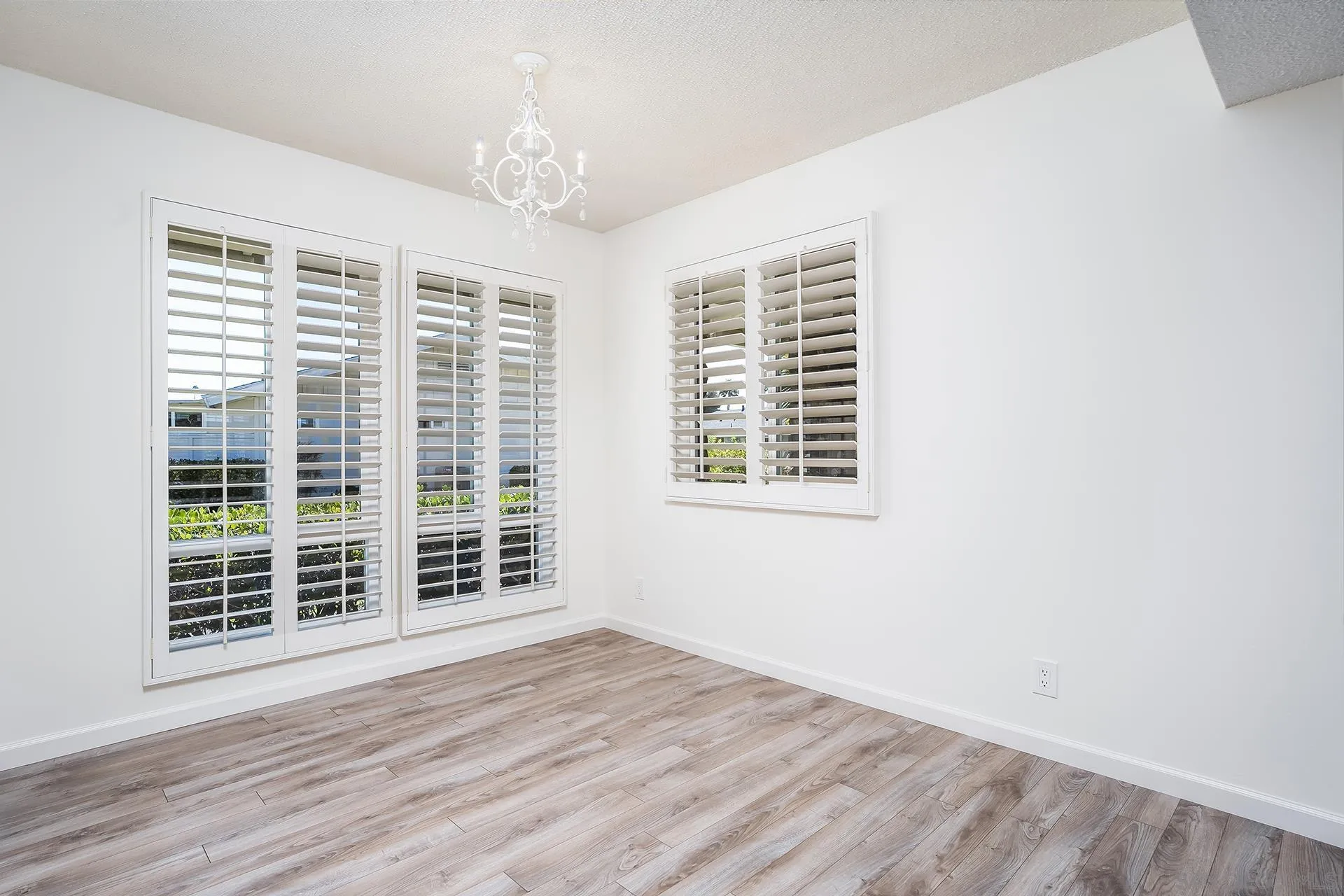 https://cdn.realtyfeed.com/cdn/127/260021813/1bd60f4e13548de6d3911b483d634834.webp
