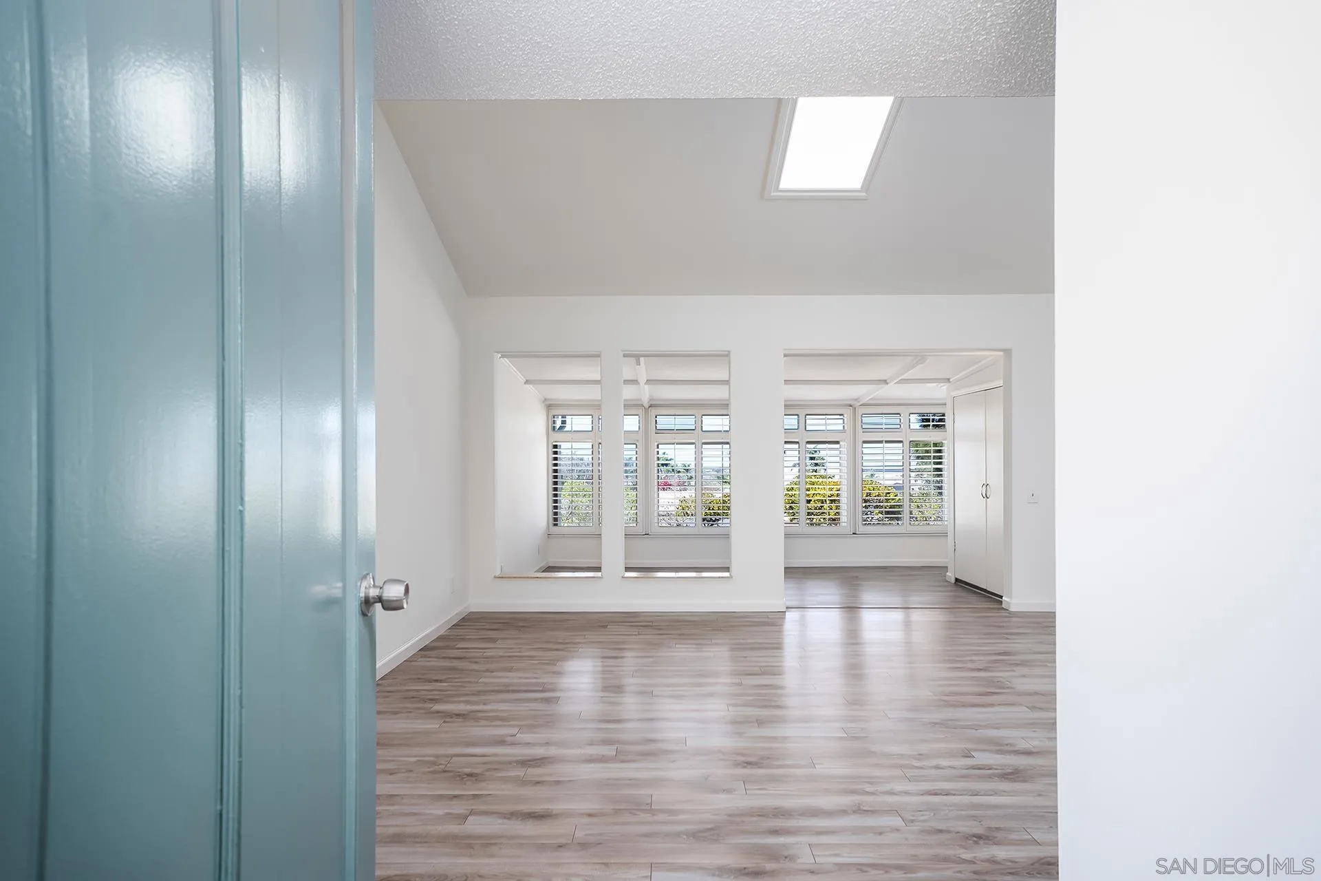 https://cdn.realtyfeed.com/cdn/127/260021813/8970c8ac0c4466c06598f1165df54c8e.webp