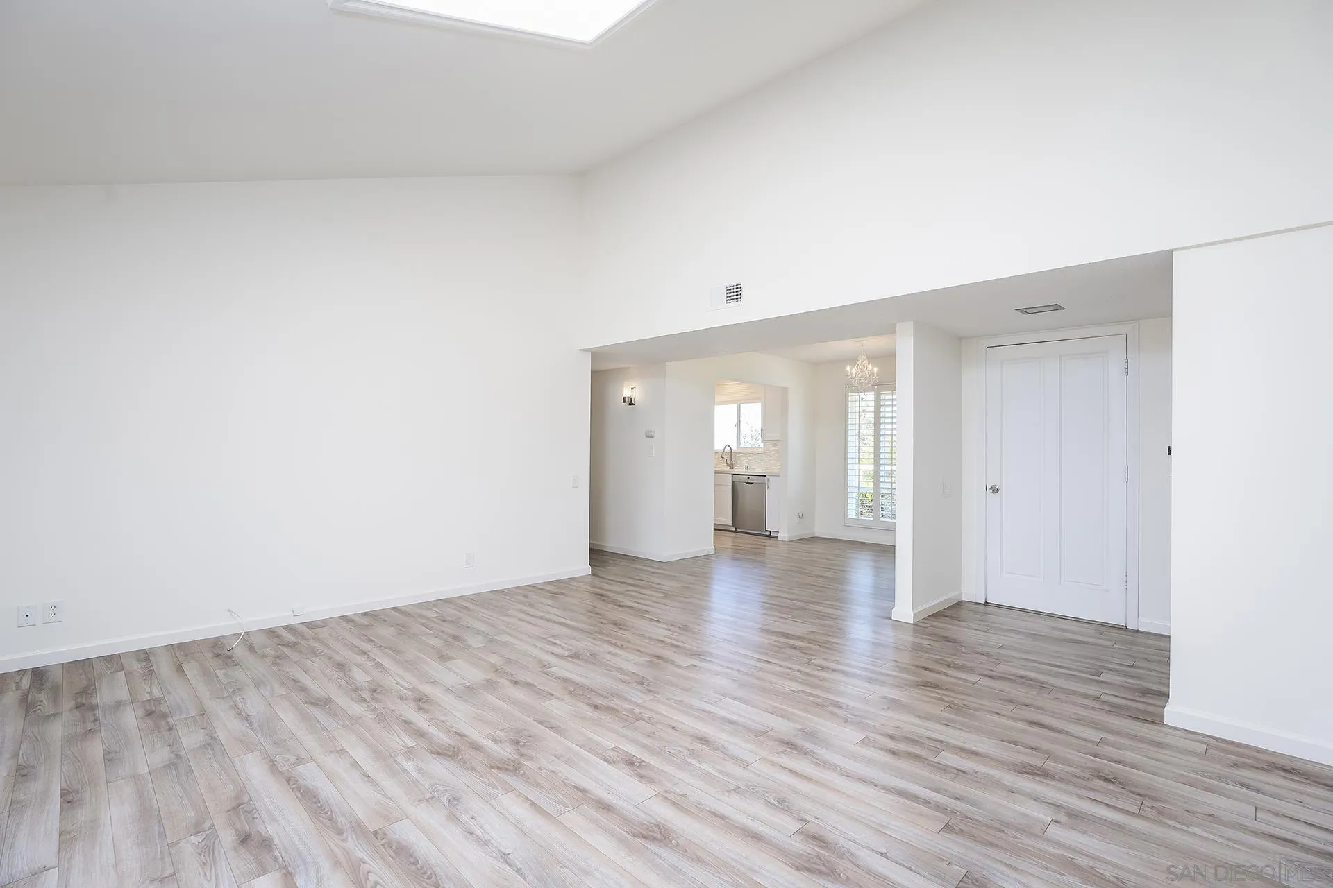 https://cdn.realtyfeed.com/cdn/127/260021813/e6293adfa2925e649dabef6879f426a8.webp