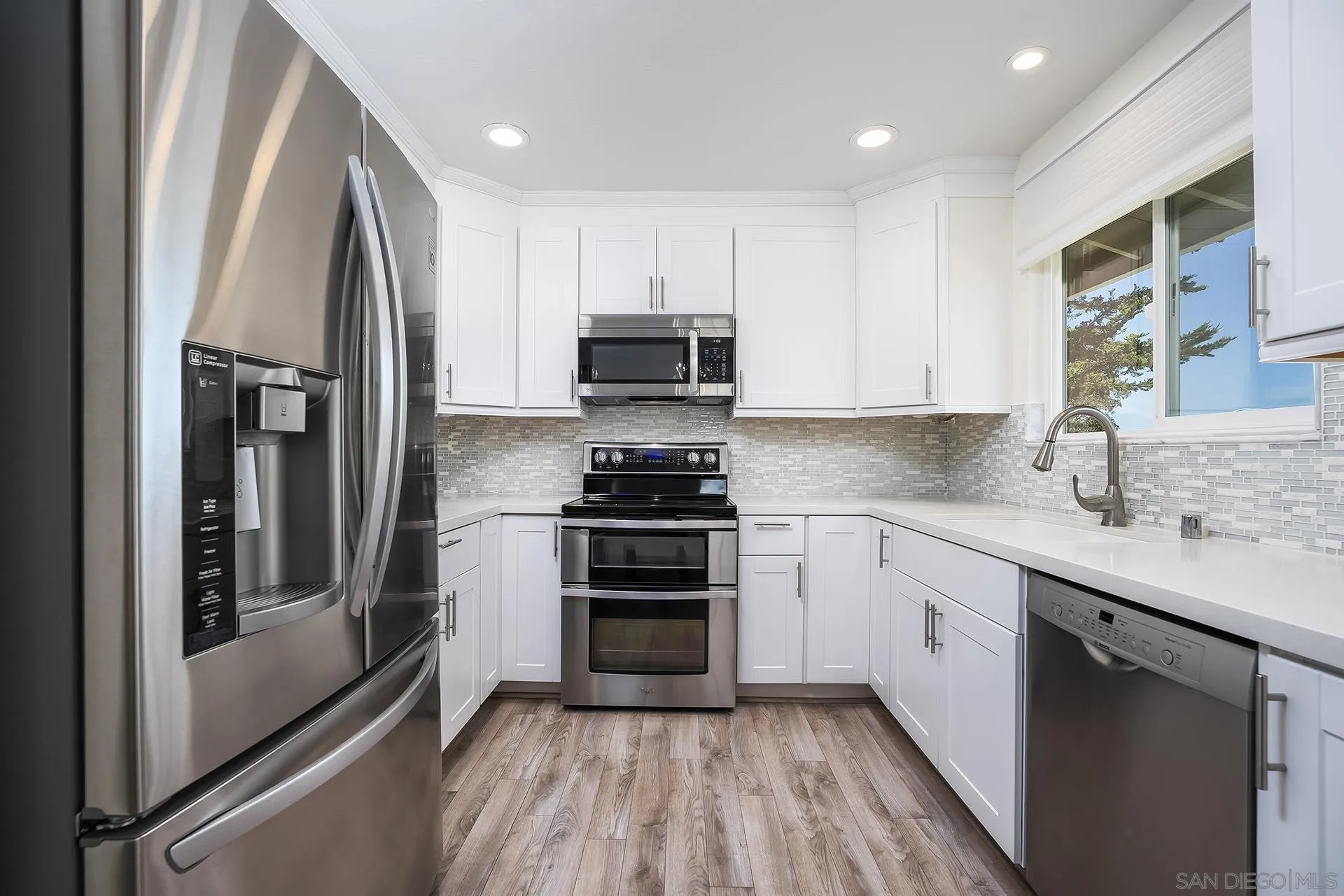 https://cdn.realtyfeed.com/cdn/127/260021813/f4ee23076f814338c3c0a80acc40f303.webp