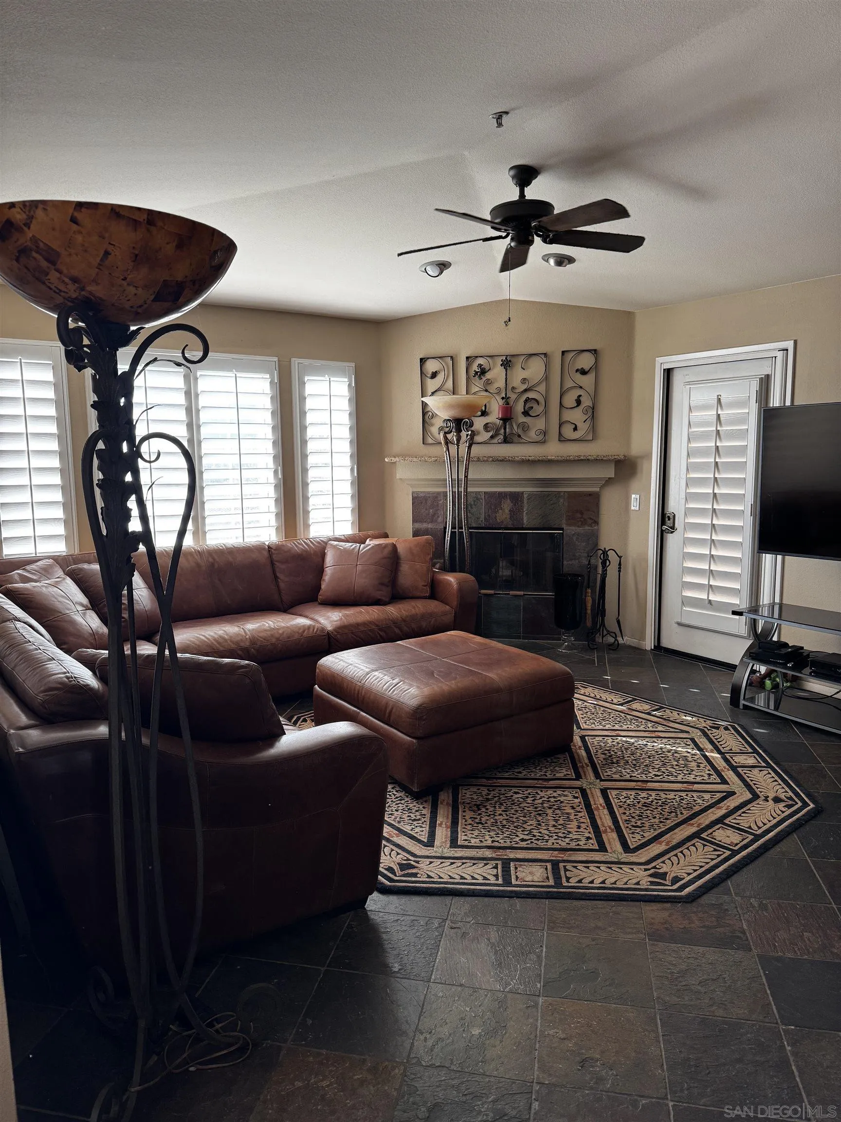 https://cdn.realtyfeed.com/cdn/127/260021817/32bbfc7457b663d09cbbe0e7202cb252.webp