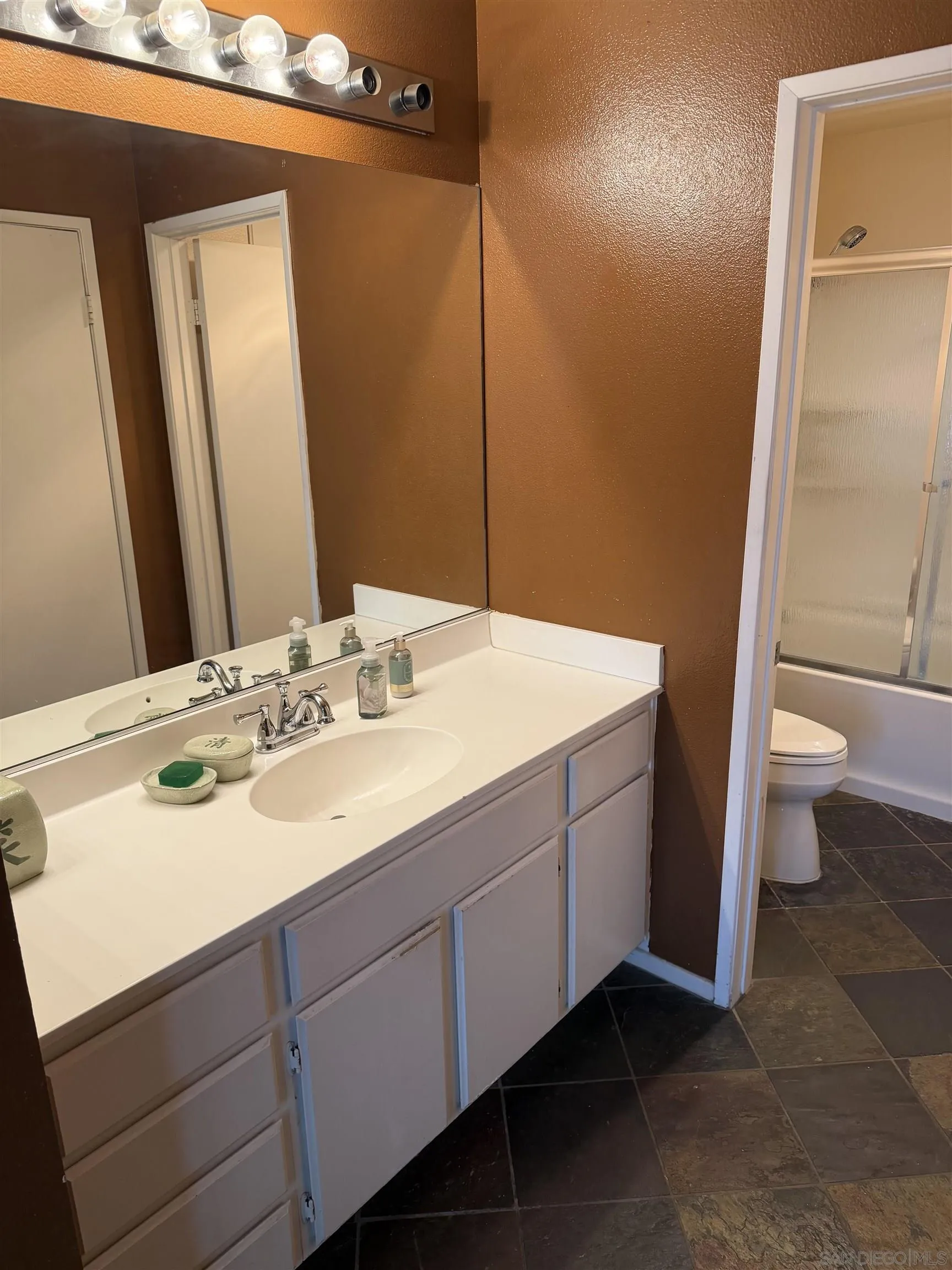 https://cdn.realtyfeed.com/cdn/127/260021817/67a41e221323b9e2bea8f3b433b3ff4a.webp