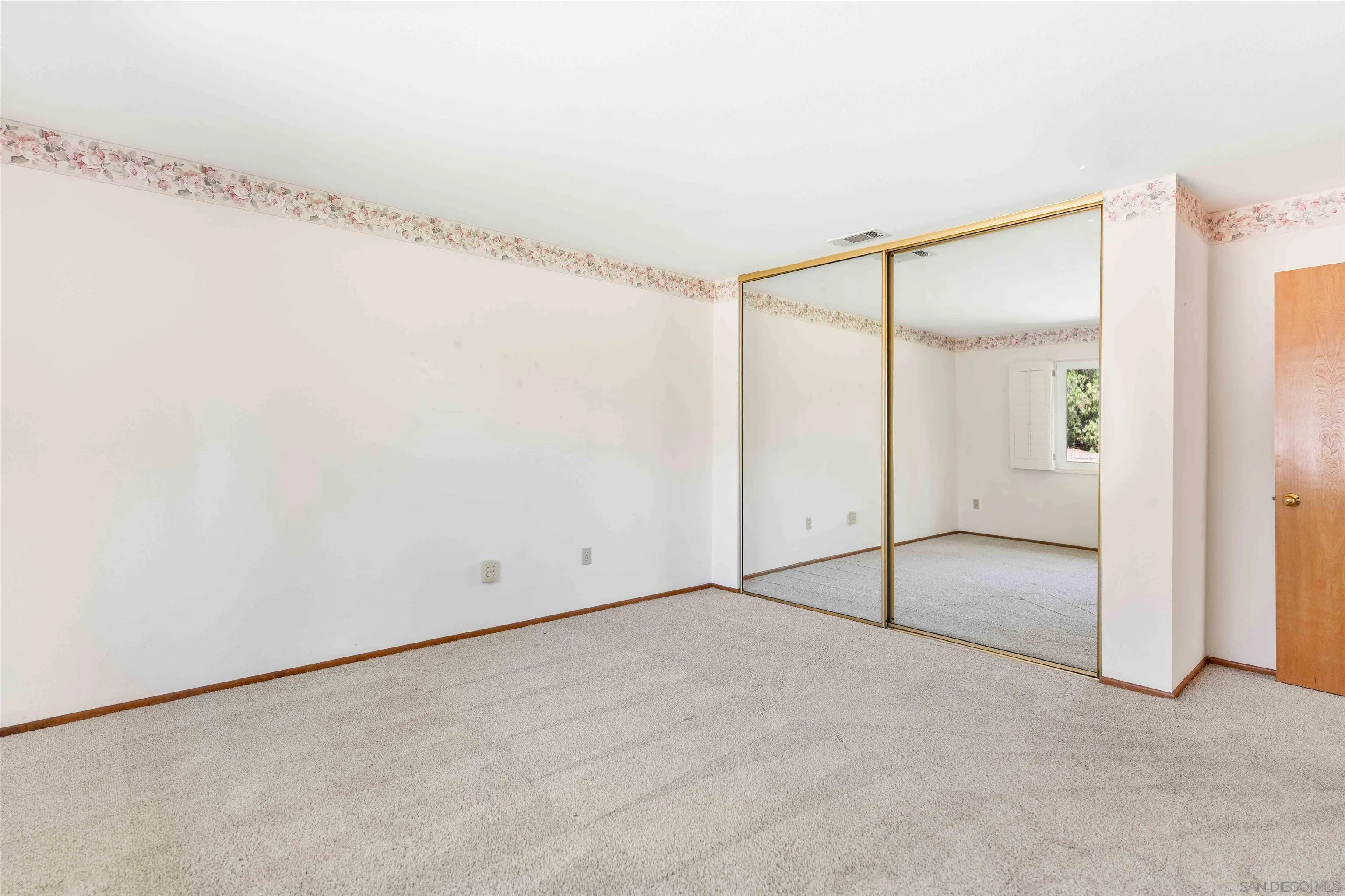 https://cdn.realtyfeed.com/cdn/127/260021820/3985bb56cce624783c791e9d3c1f1fad.webp