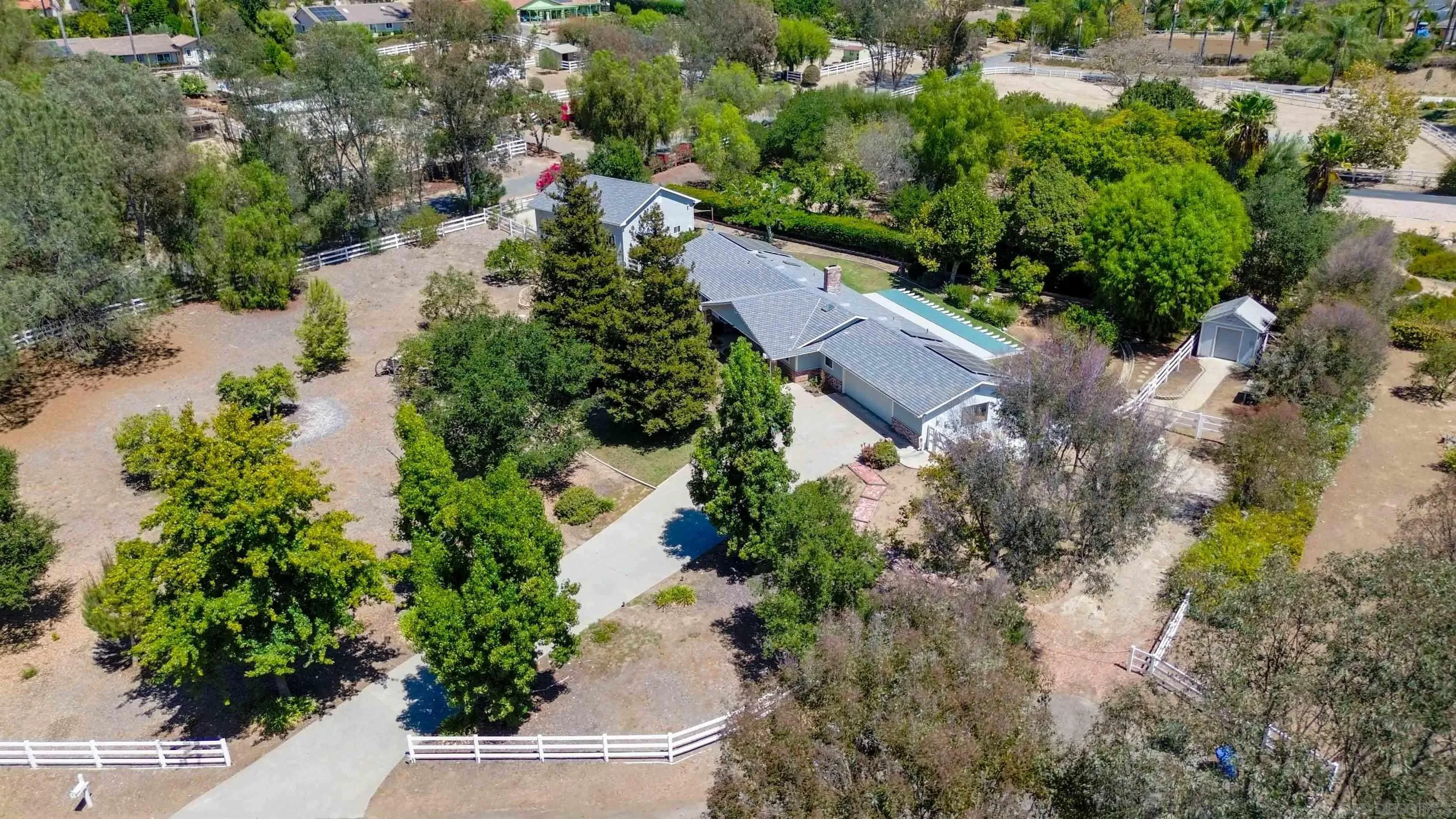 https://cdn.realtyfeed.com/cdn/127/260021820/c54c02a444bdbba8b61adb4b4f707e6f.webp