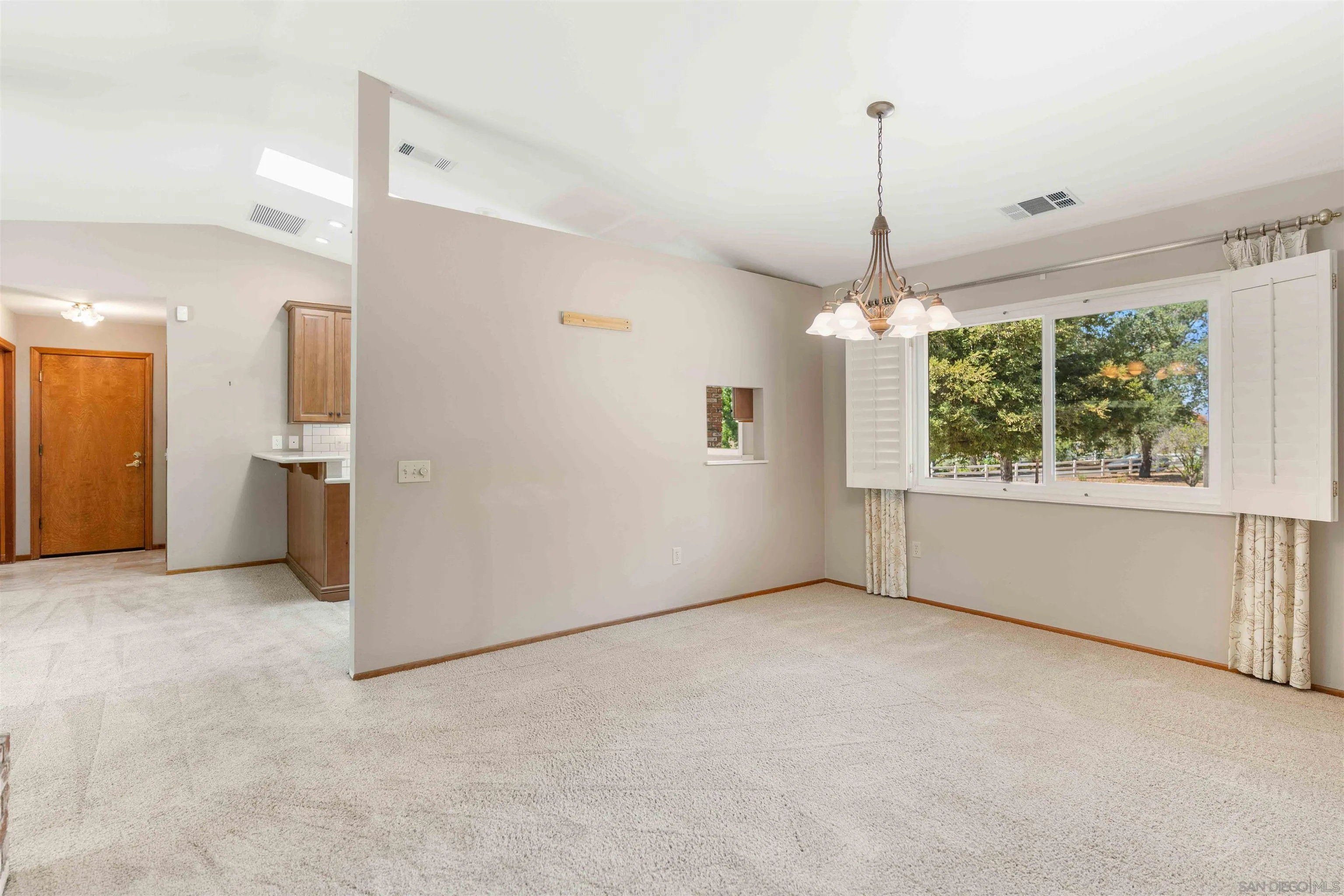 https://cdn.realtyfeed.com/cdn/127/260021820/e6506e1cd31610e23687bce09622879c.webp
