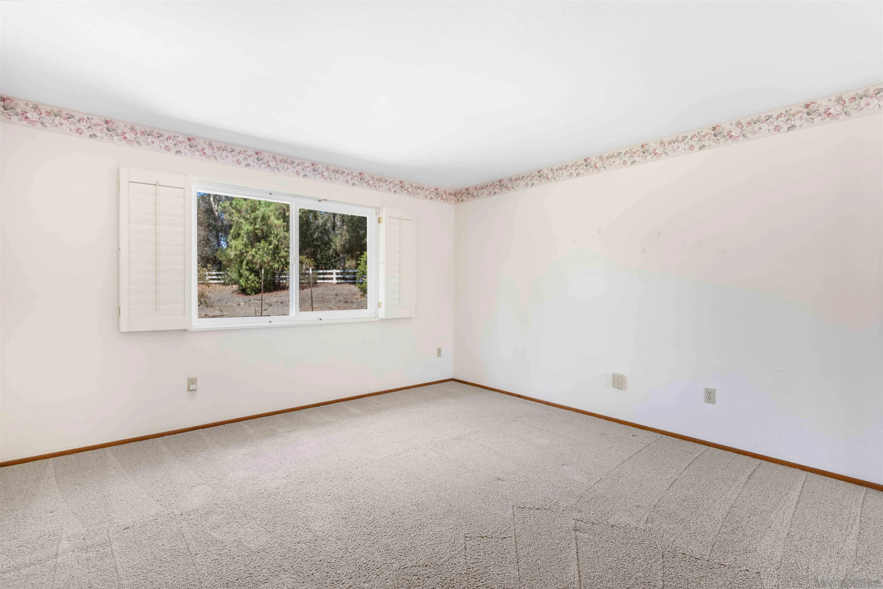 https://cdn.realtyfeed.com/cdn/127/260021820/f1a57aee60683241dcb388c75053e6f1.webp