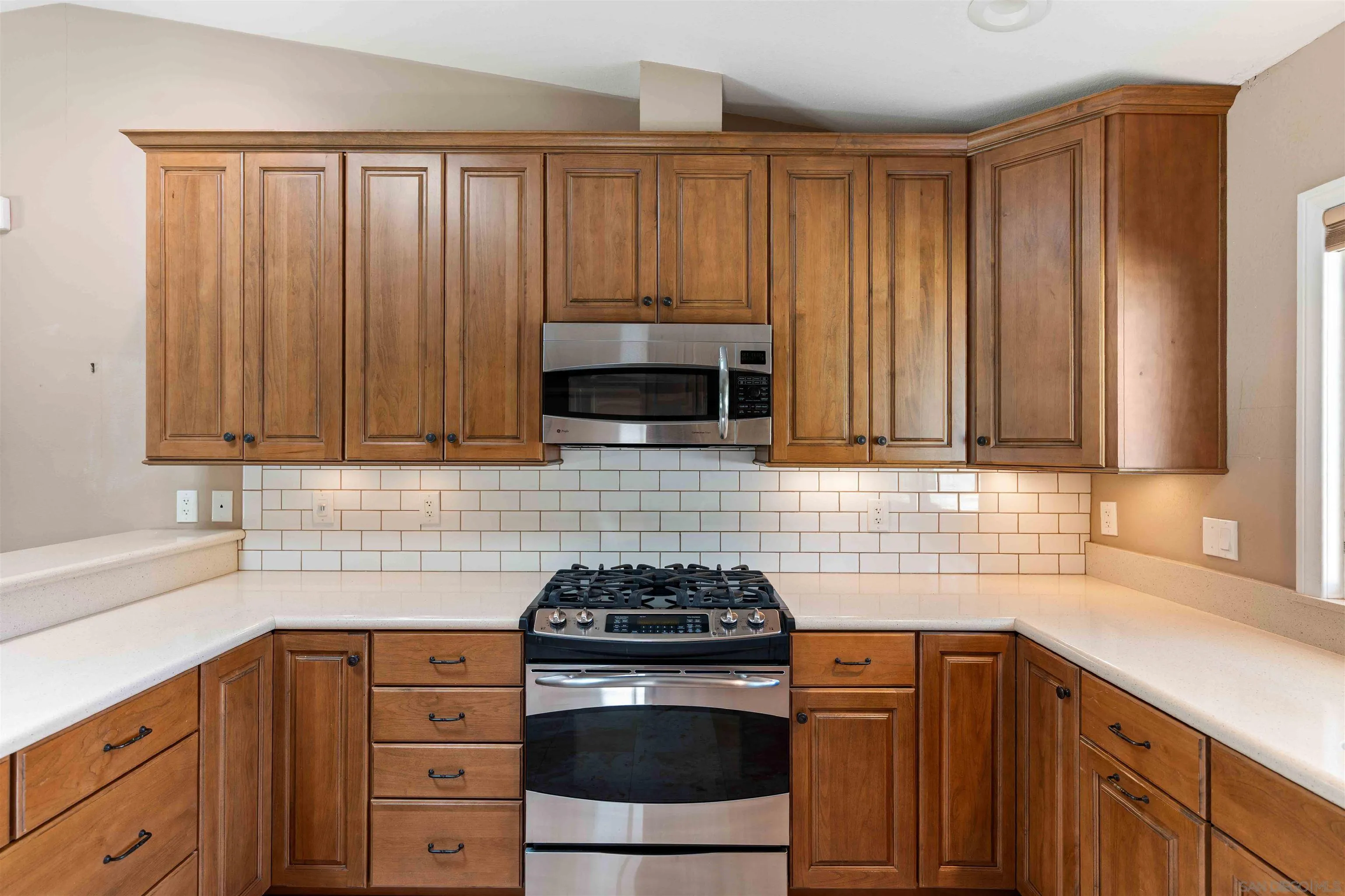 https://cdn.realtyfeed.com/cdn/127/260021820/fdc58298fa4b9bfb9261b5e2875ba456.webp