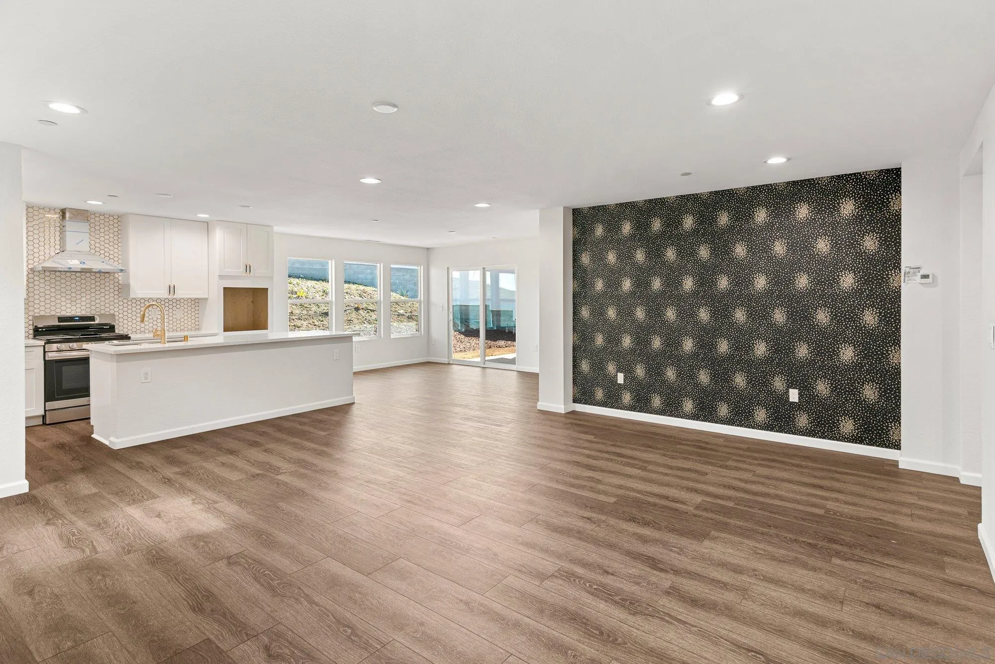 https://cdn.realtyfeed.com/cdn/127/260021821/00c645f3215bfc6b169e00ffb1b2e728.webp