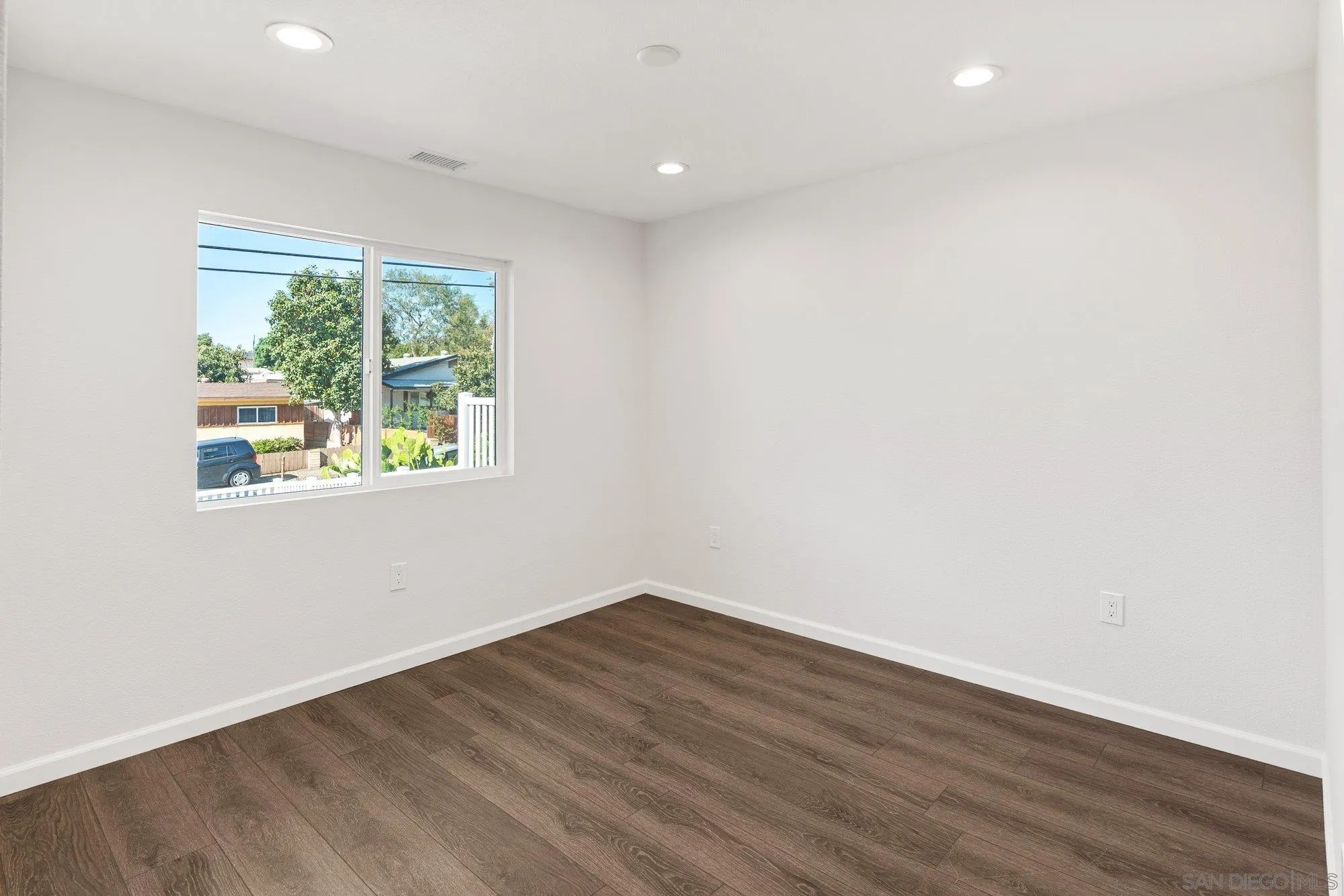 https://cdn.realtyfeed.com/cdn/127/260021821/5b508550dfb2dce2894539817cec0fea.webp