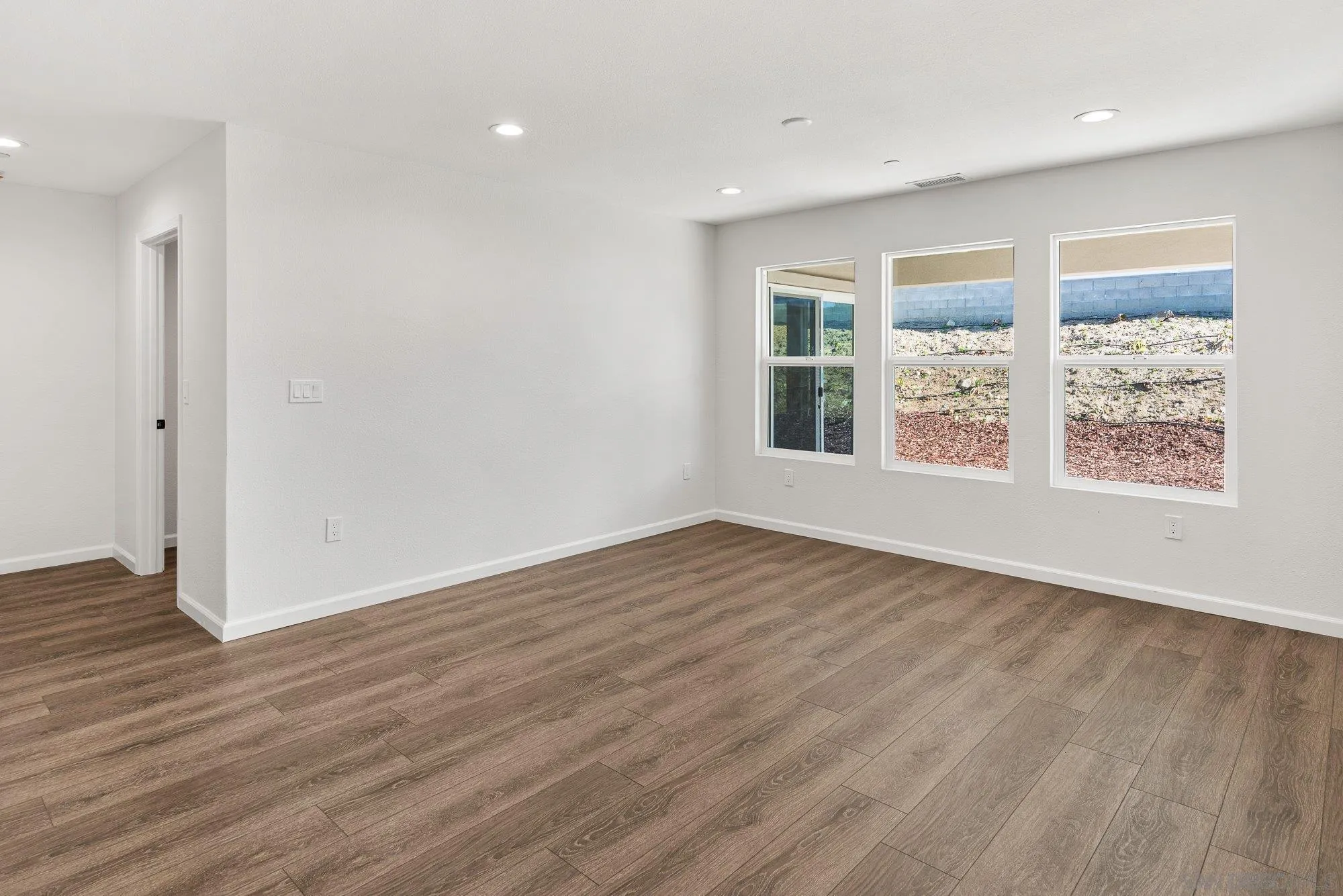 https://cdn.realtyfeed.com/cdn/127/260021821/965c2a80c067438587ebcd88e590e040.webp