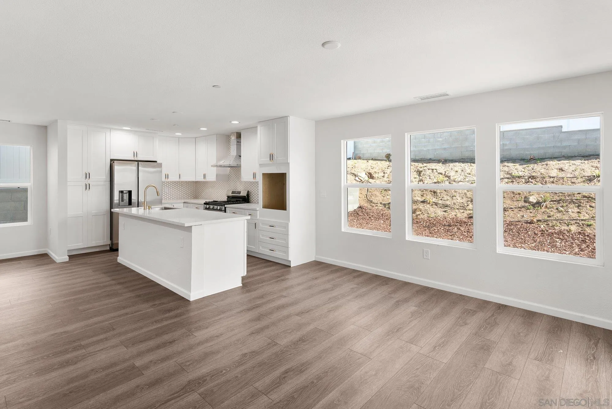 https://cdn.realtyfeed.com/cdn/127/260021821/a16b1eb60f2ee67c8a0bdfa2e58213c3.webp