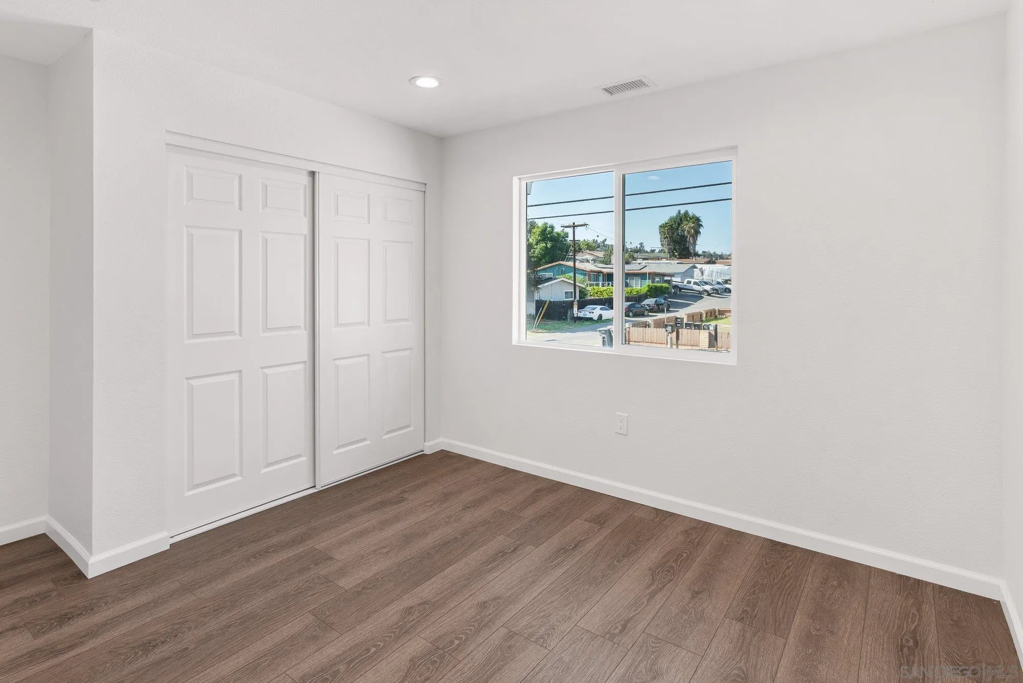 https://cdn.realtyfeed.com/cdn/127/260021821/b9f40551799b7f7f37e36bc124a082b8.webp