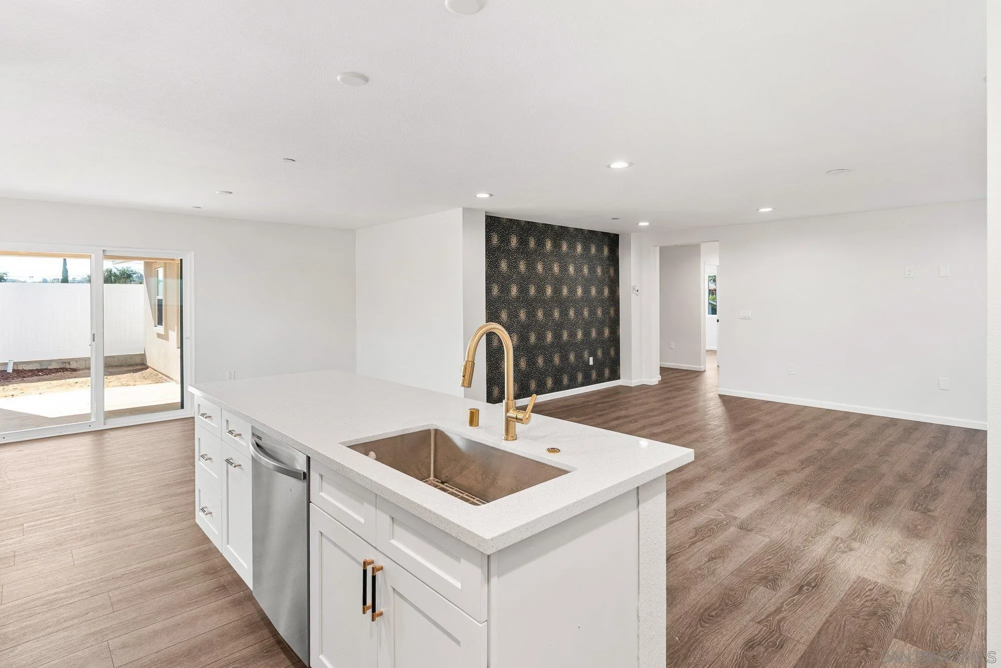https://cdn.realtyfeed.com/cdn/127/260021821/cdeaab02973896fe95657d7a3e42ea31.webp