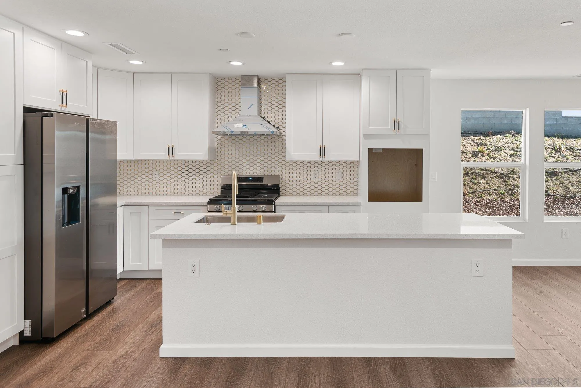 https://cdn.realtyfeed.com/cdn/127/260021821/d3b43b0ce5cf0384dc3d20ca88736b86.webp