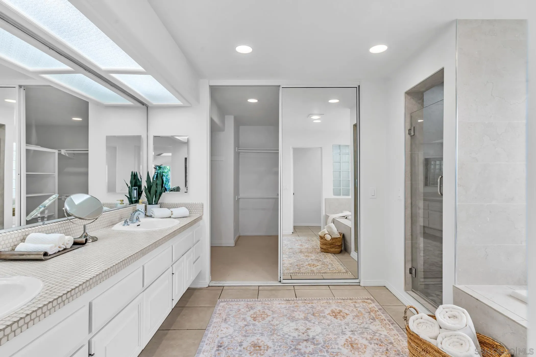 https://cdn.realtyfeed.com/cdn/127/260021823/3529220f4aa6c230e3e6fabb4ca6fbe3.webp