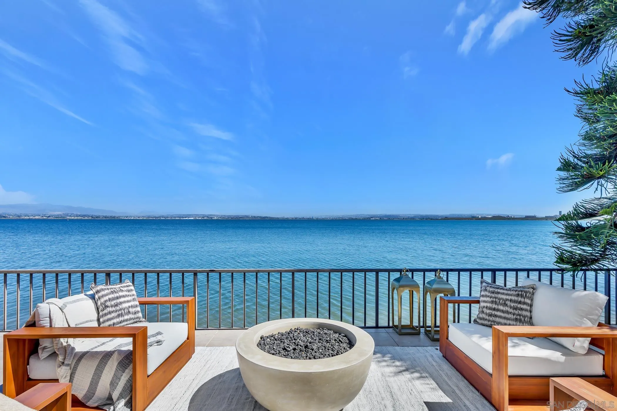 https://cdn.realtyfeed.com/cdn/127/260021823/5bc9d13d71c614ca49aead2e8b3b6b08.webp