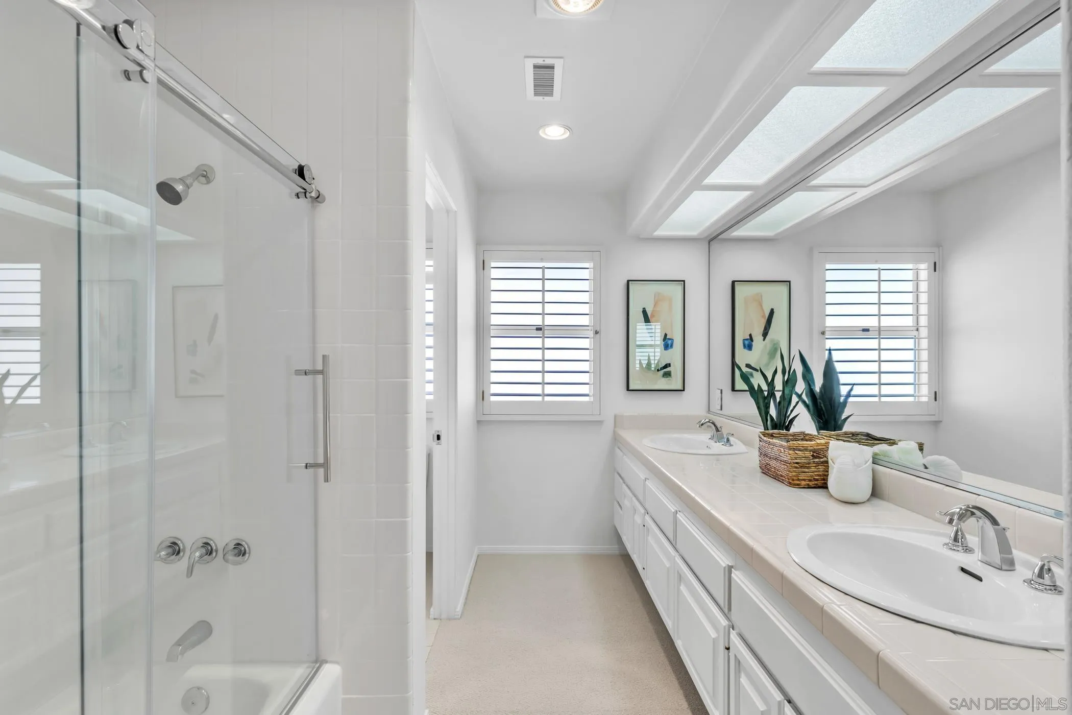 https://cdn.realtyfeed.com/cdn/127/260021823/6fad4fe1c37d6085211d26a08b72a28c.webp