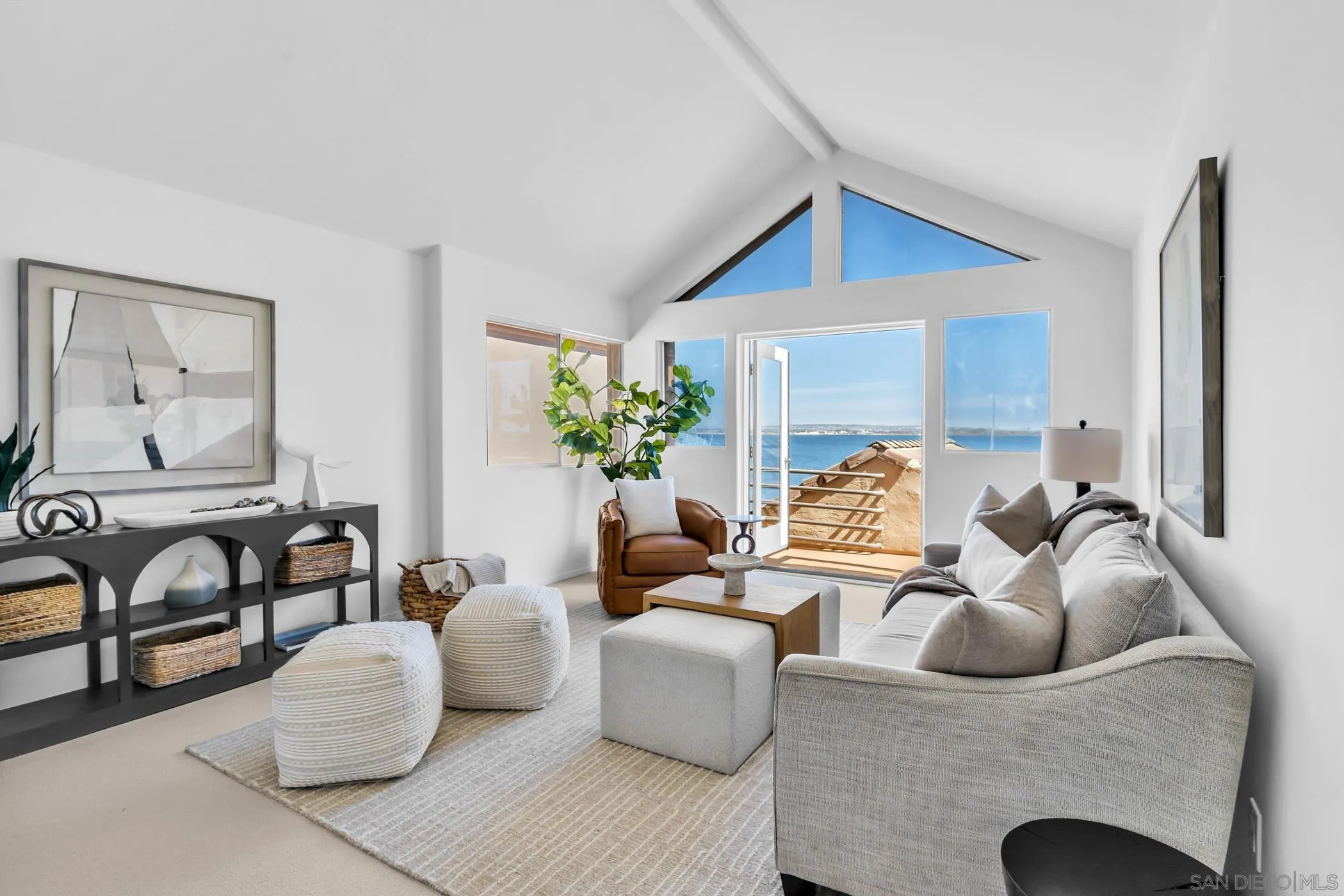https://cdn.realtyfeed.com/cdn/127/260021823/7de96b7bc0bd9062e66a5858aeb52f51.webp