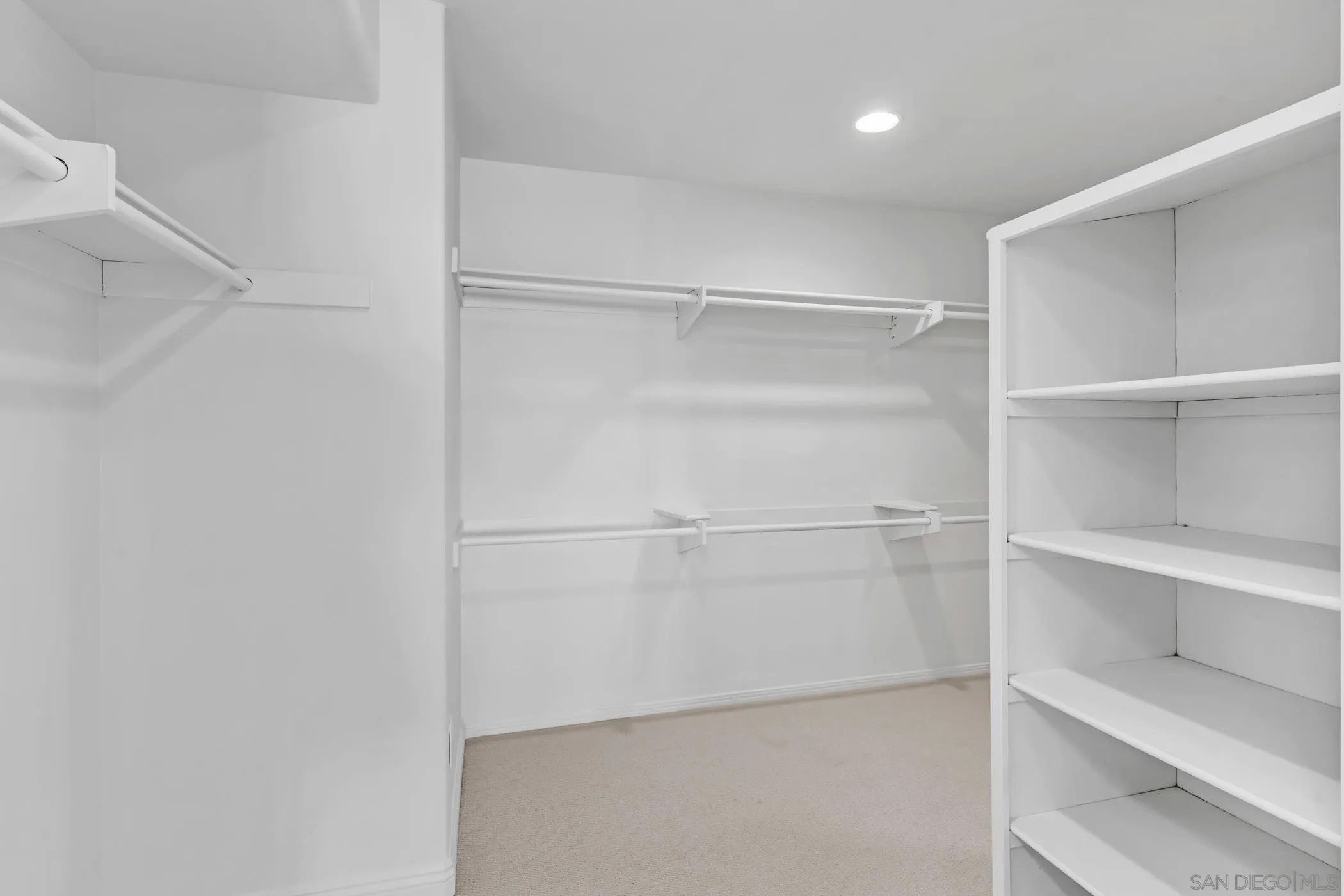 https://cdn.realtyfeed.com/cdn/127/260021823/802ca9cf8fb445ebaa804dbfbf24c8dd.webp