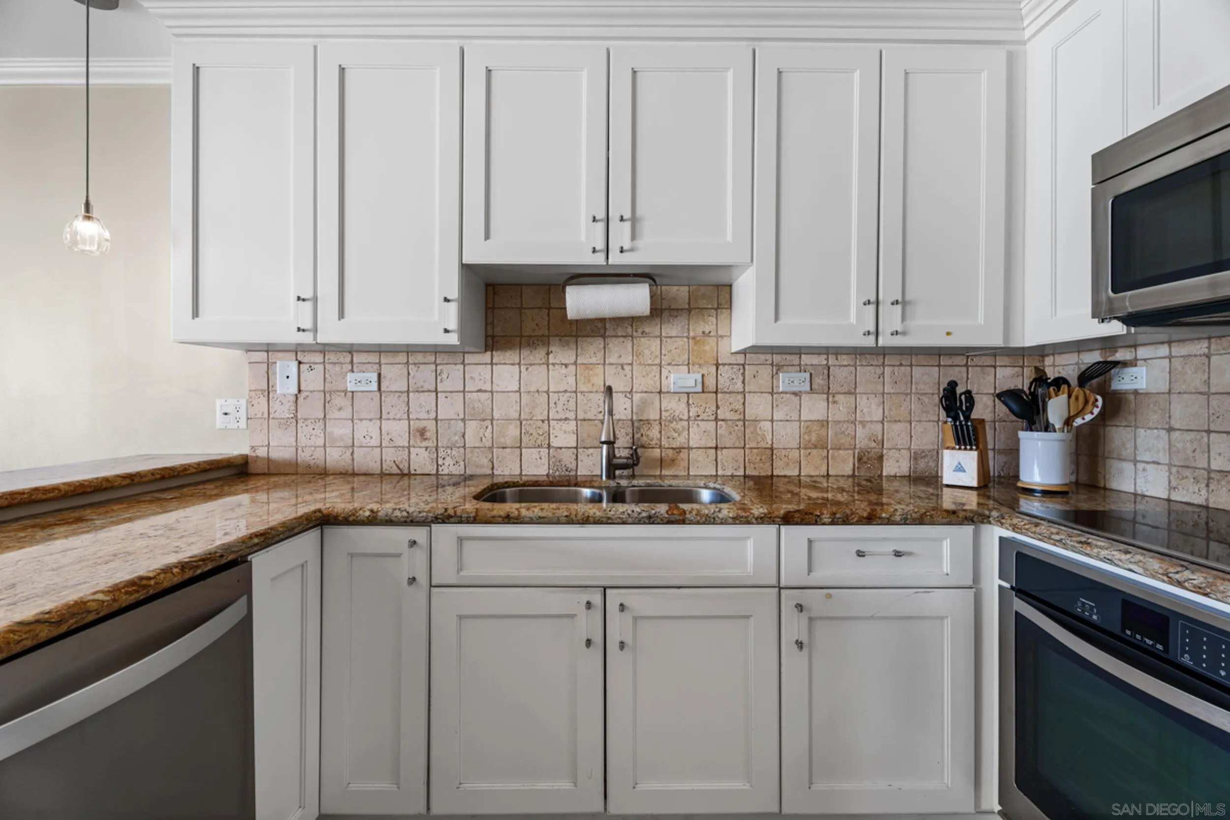 https://cdn.realtyfeed.com/cdn/127/260021826/c4aab9d87fb018855495c4334f02a7aa.webp