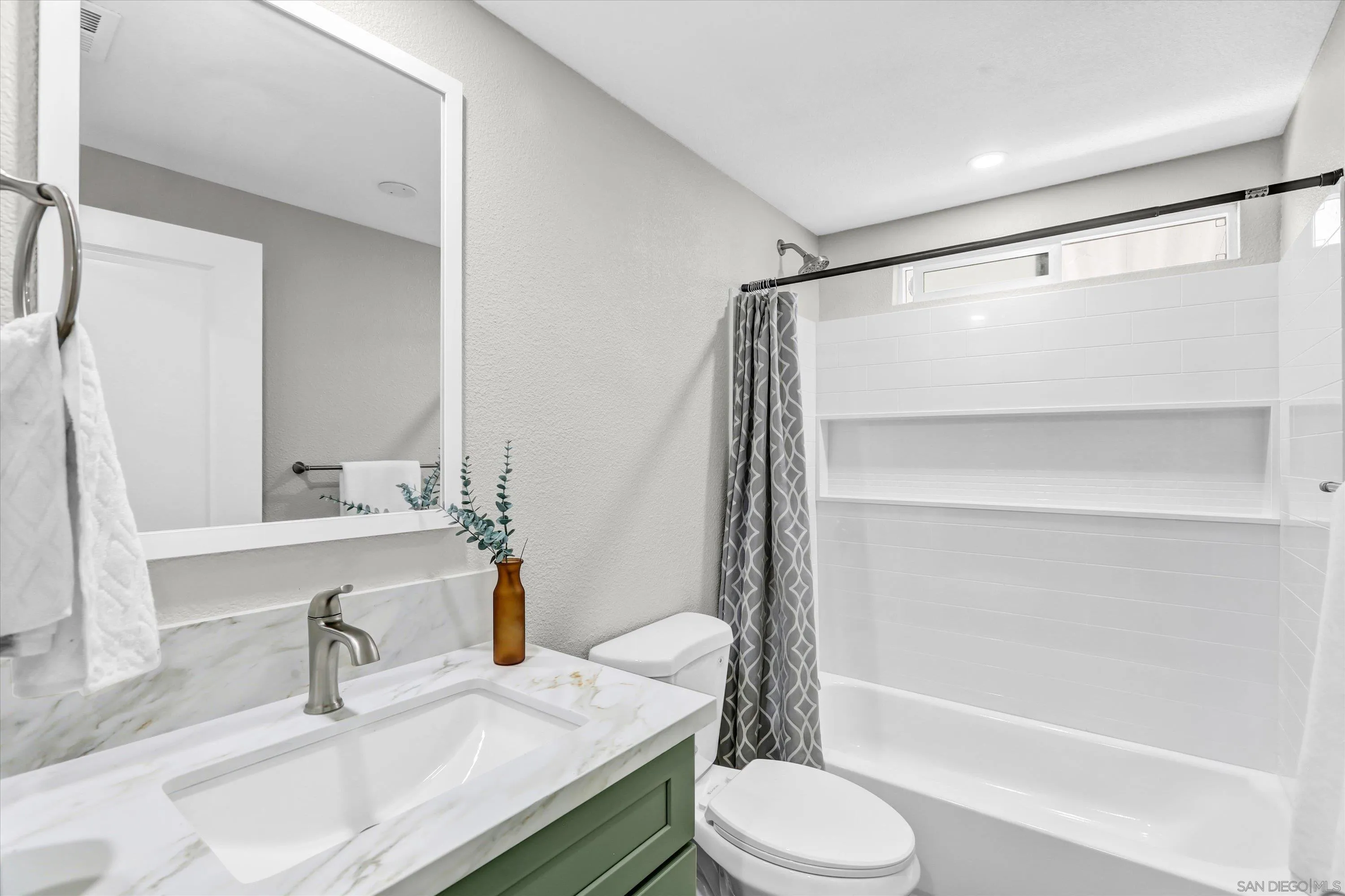 https://cdn.realtyfeed.com/cdn/127/260021827/21e5a4f492e7ff3e97cd756de5e1bb7b.webp