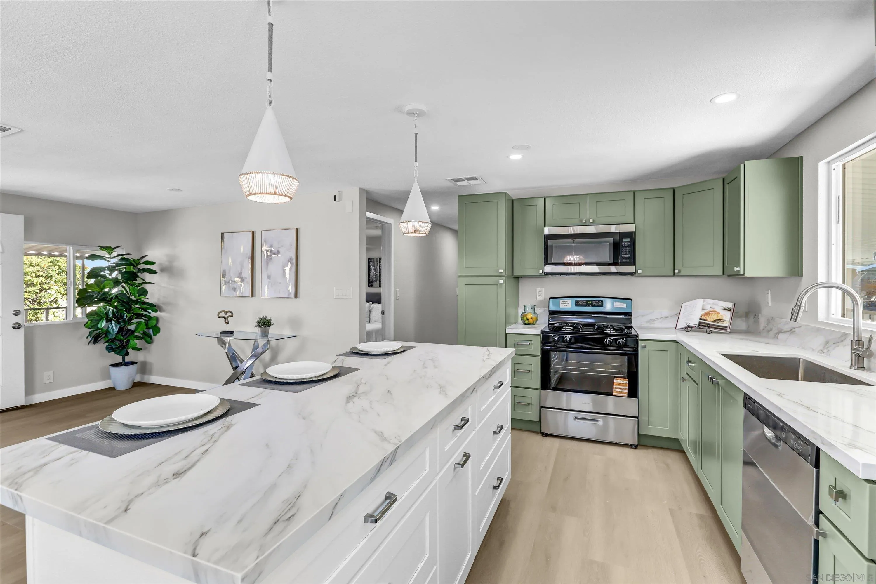 https://cdn.realtyfeed.com/cdn/127/260021827/2fd83f86962788eeff1b7c0fba9af3b7.webp