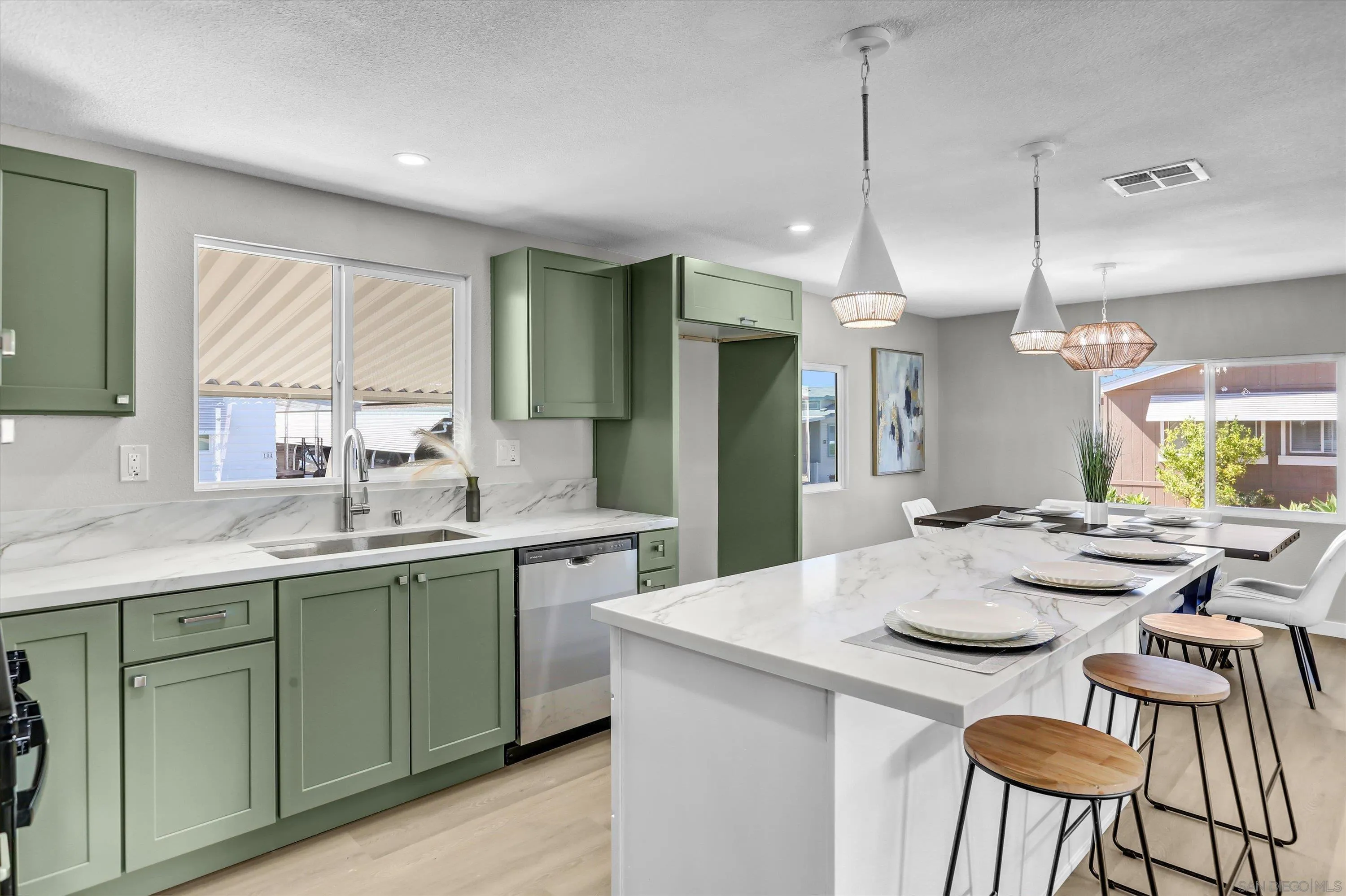https://cdn.realtyfeed.com/cdn/127/260021827/4100319e3f3e0fa3834159e820fd3a07.webp