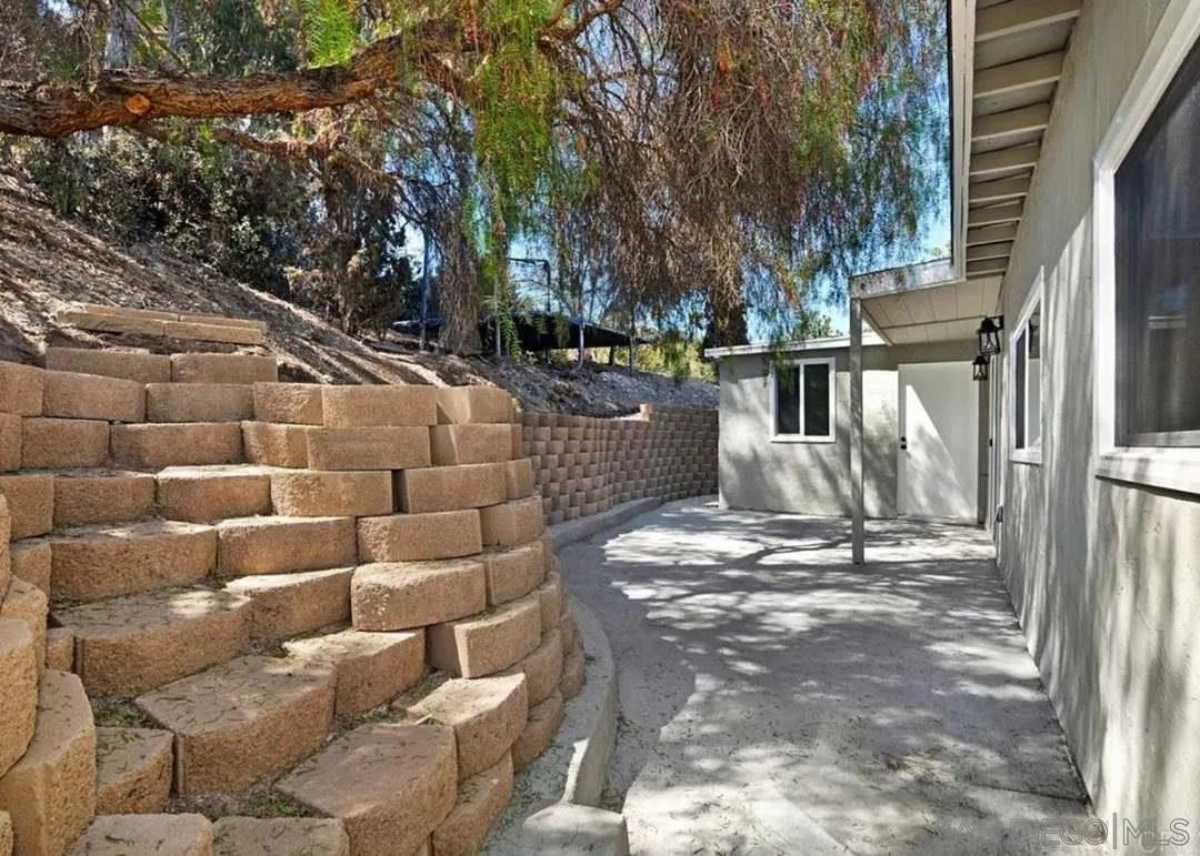 https://cdn.realtyfeed.com/cdn/127/260021831/6d39df3cadbbbe17463fd70050c32ec8.webp