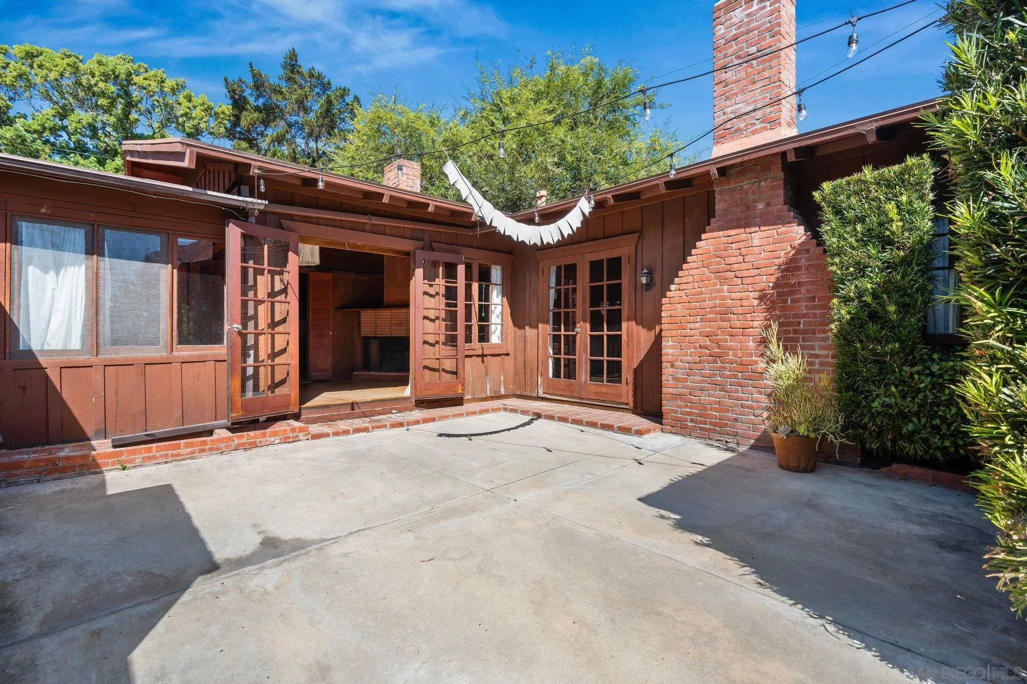 https://cdn.realtyfeed.com/cdn/127/260021844/2471b3bcc28b1fe8cfee6eaeac6b890f.webp