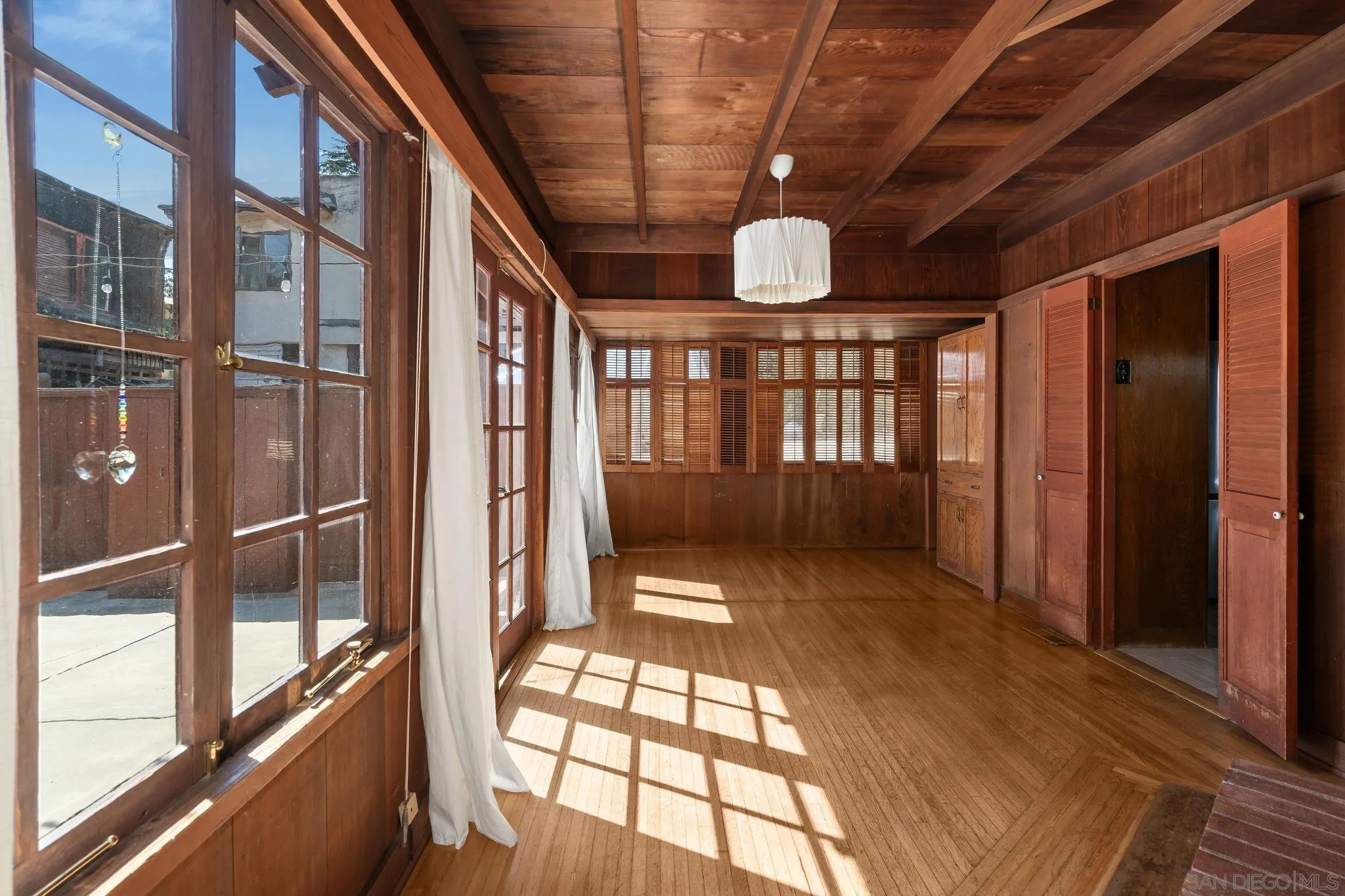 https://cdn.realtyfeed.com/cdn/127/260021844/46c42ce58b60e534dc6fb25efcf2a084.webp