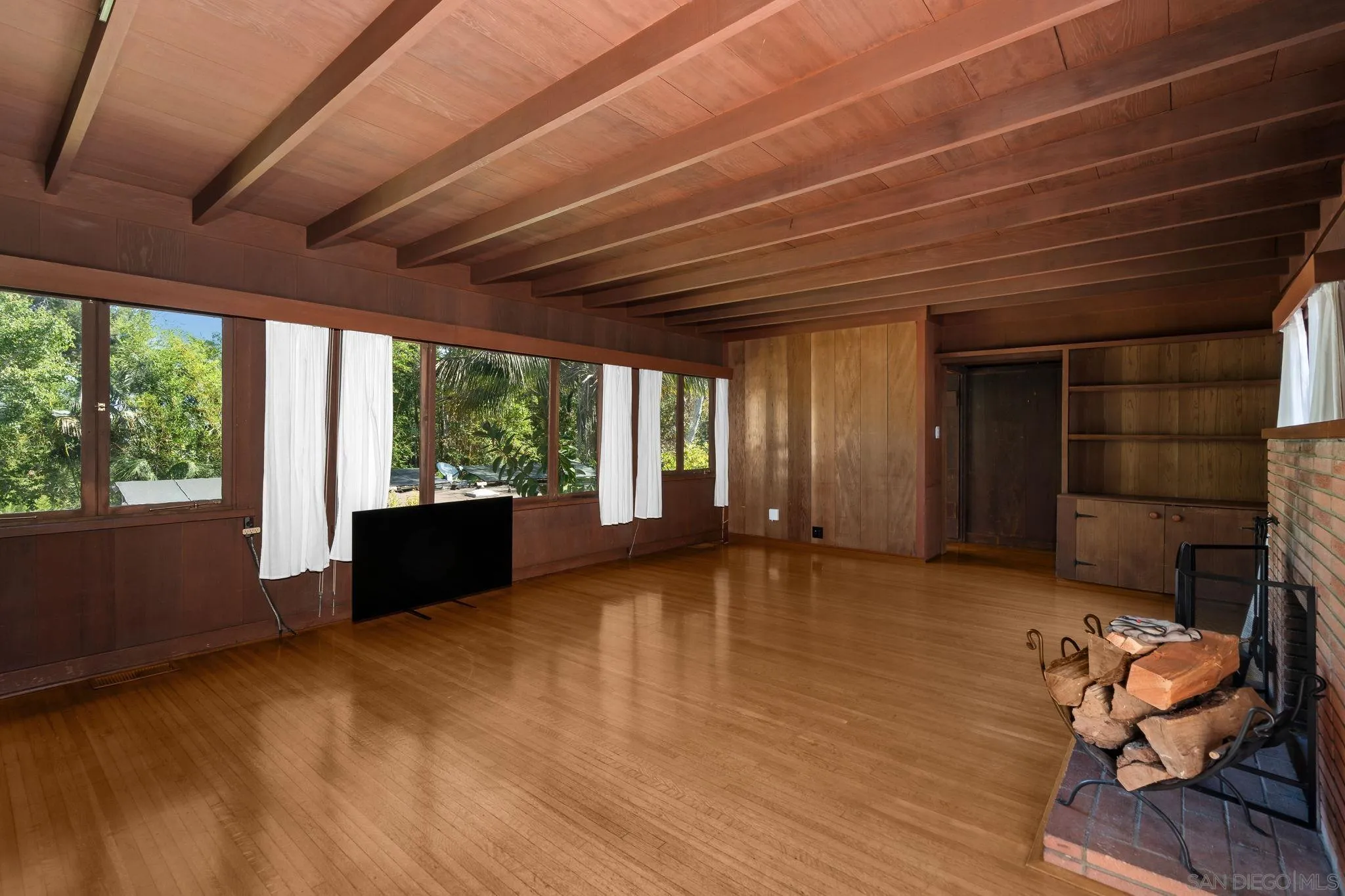 https://cdn.realtyfeed.com/cdn/127/260021844/4fe930f1c89cd1b4be21d60167d65fda.webp