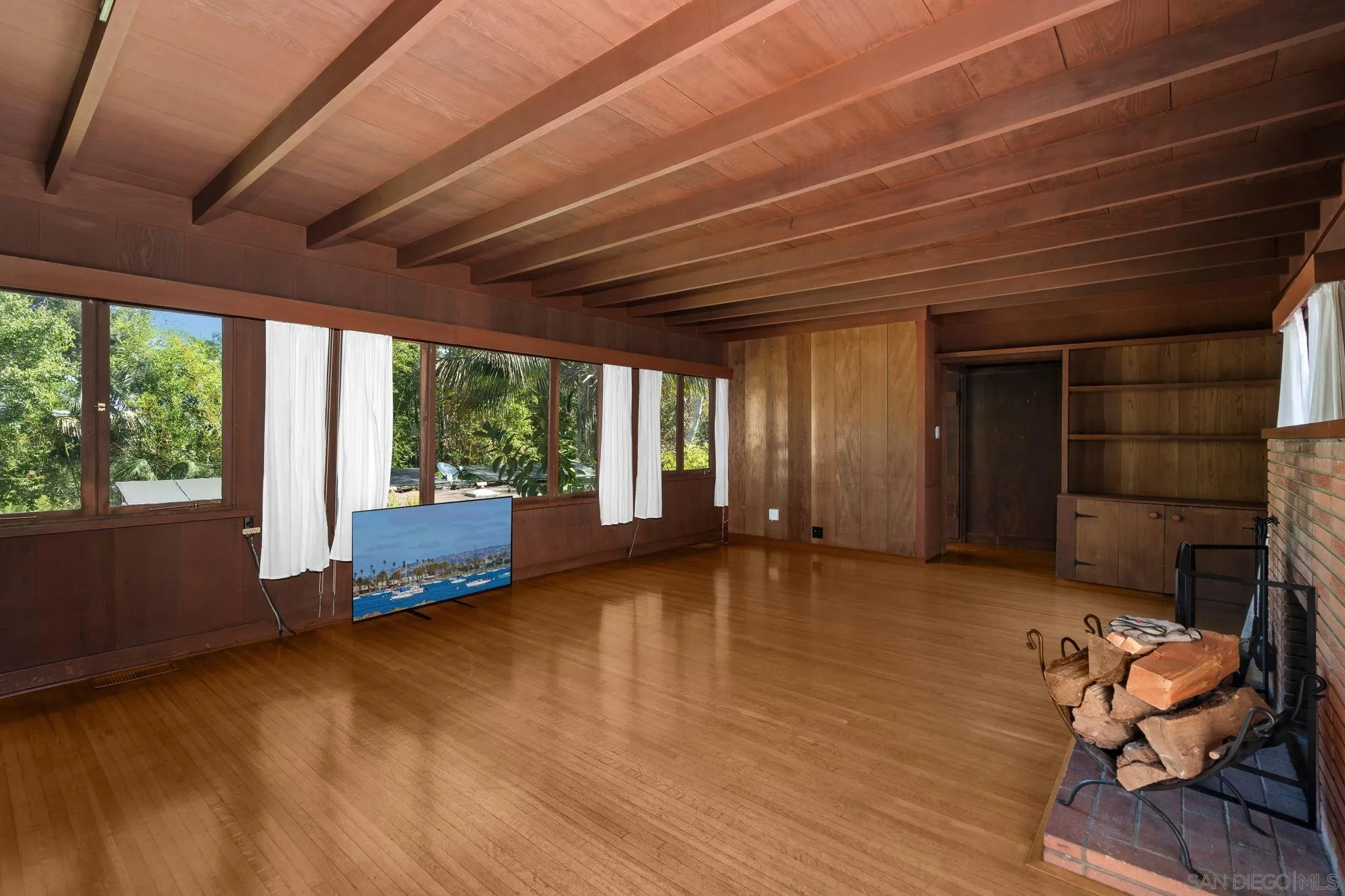 https://cdn.realtyfeed.com/cdn/127/260021844/50a6b2cccc8493a6b3964cba98fe61e7.webp