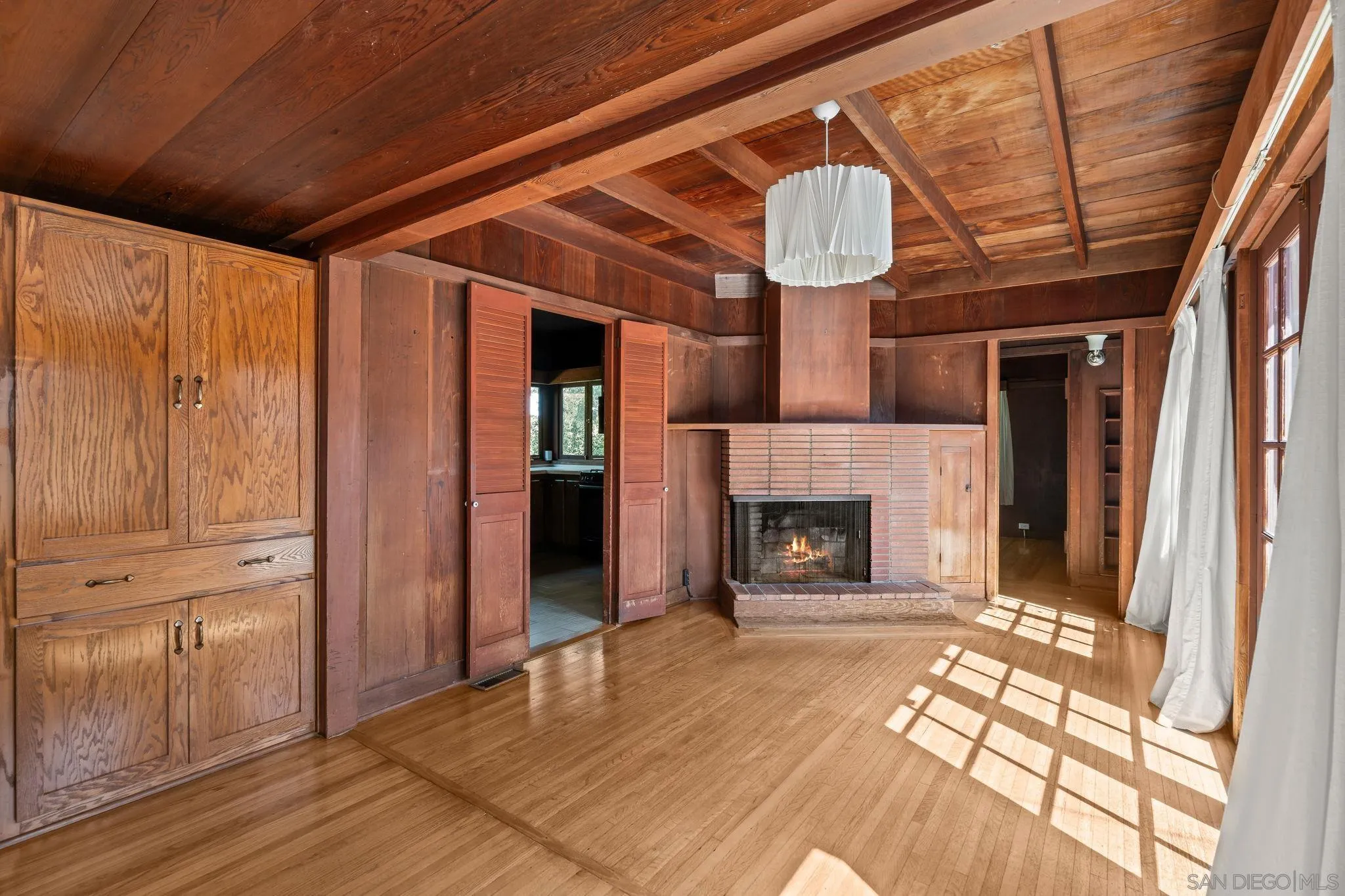 https://cdn.realtyfeed.com/cdn/127/260021844/515aaa338792bf25c7370fcfc2a38b18.webp