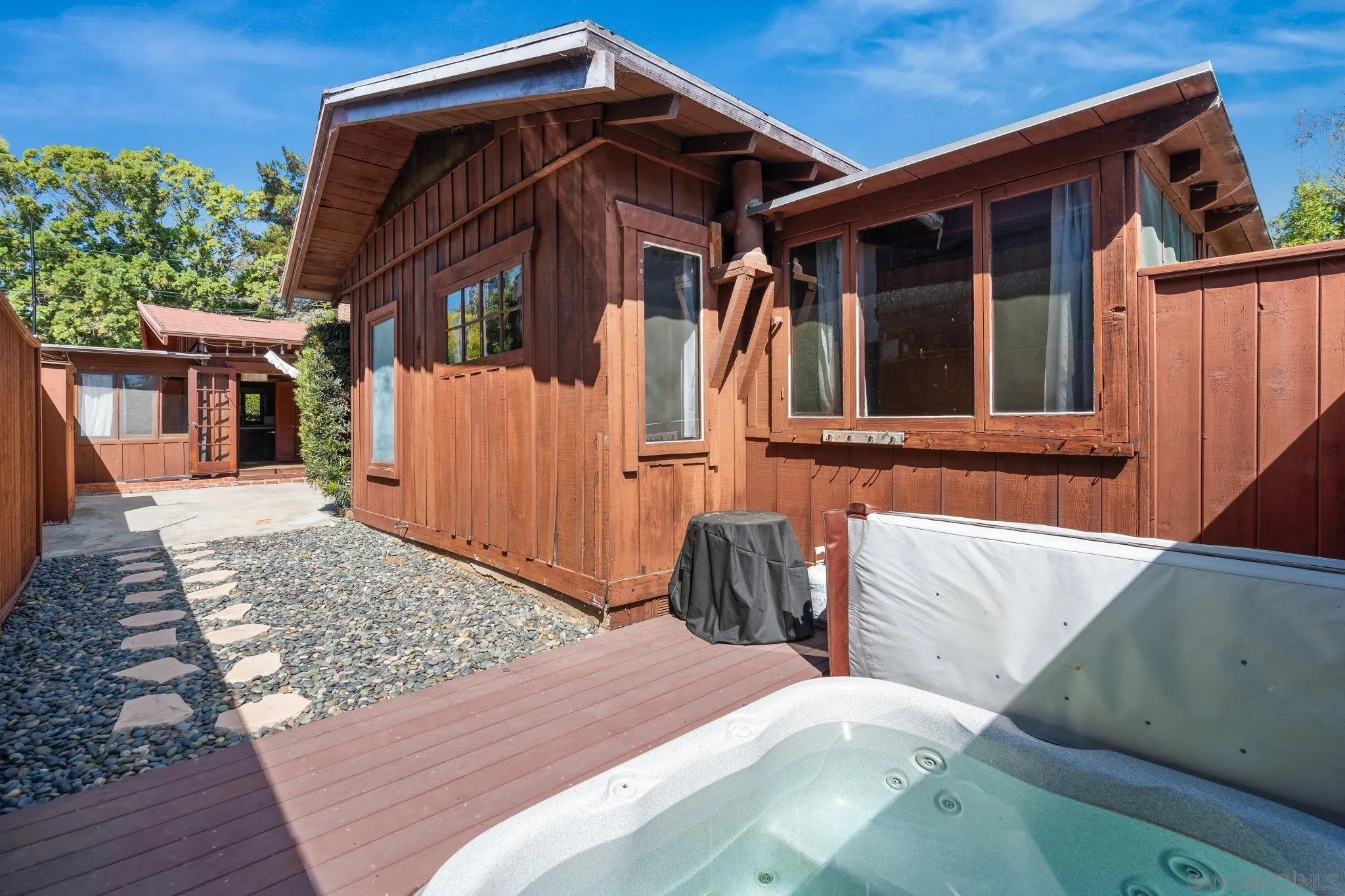 https://cdn.realtyfeed.com/cdn/127/260021844/684e91ebee9544a24468def1c964f2bc.webp