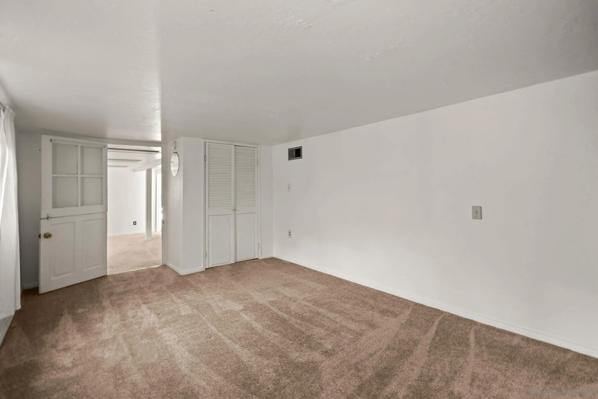 https://cdn.realtyfeed.com/cdn/127/260021844/760cf2c774ee60d6801a4171c58a951c.webp