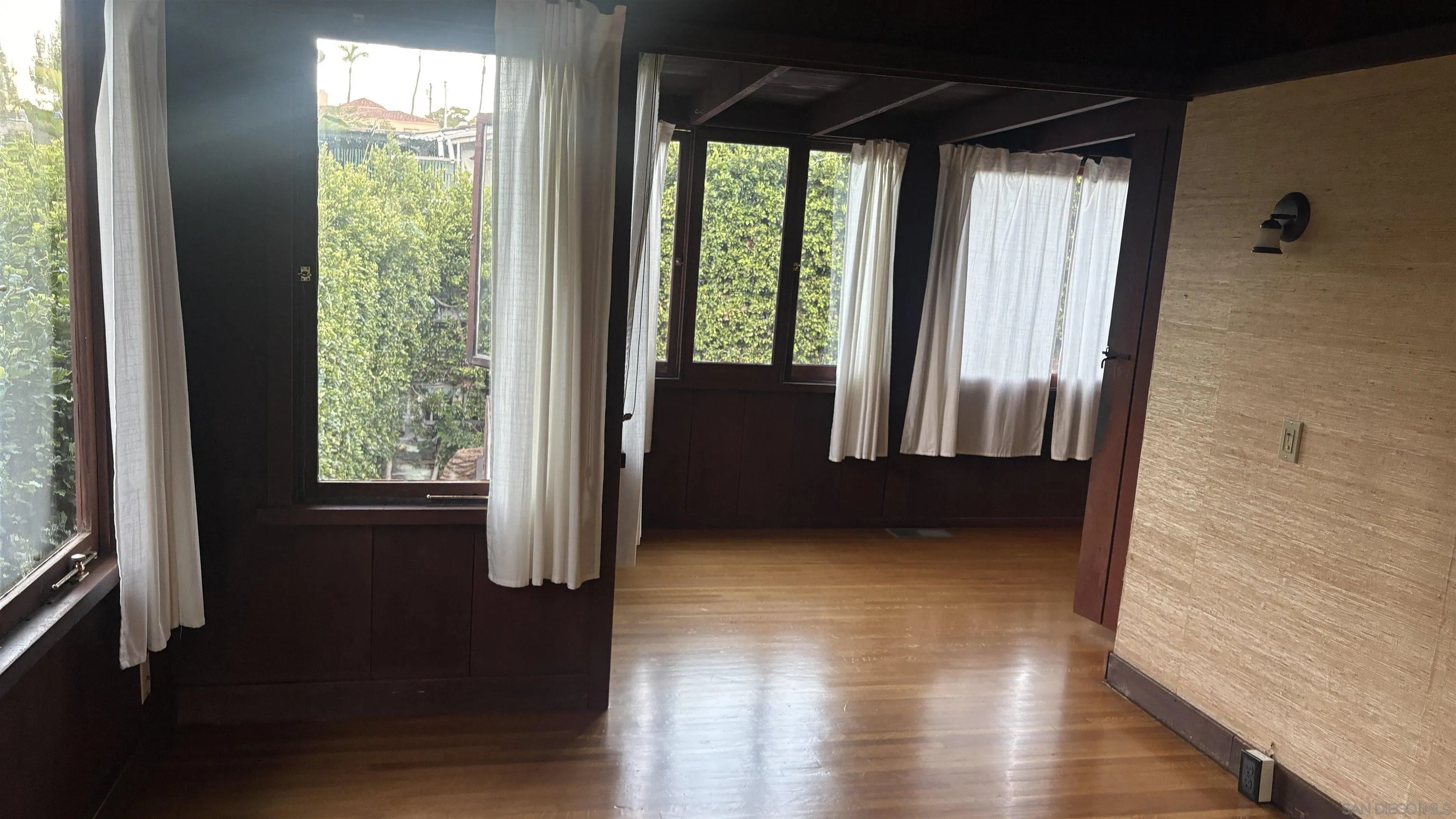 https://cdn.realtyfeed.com/cdn/127/260021844/88de2c8ce9d49820c8e16c81535484c0.webp