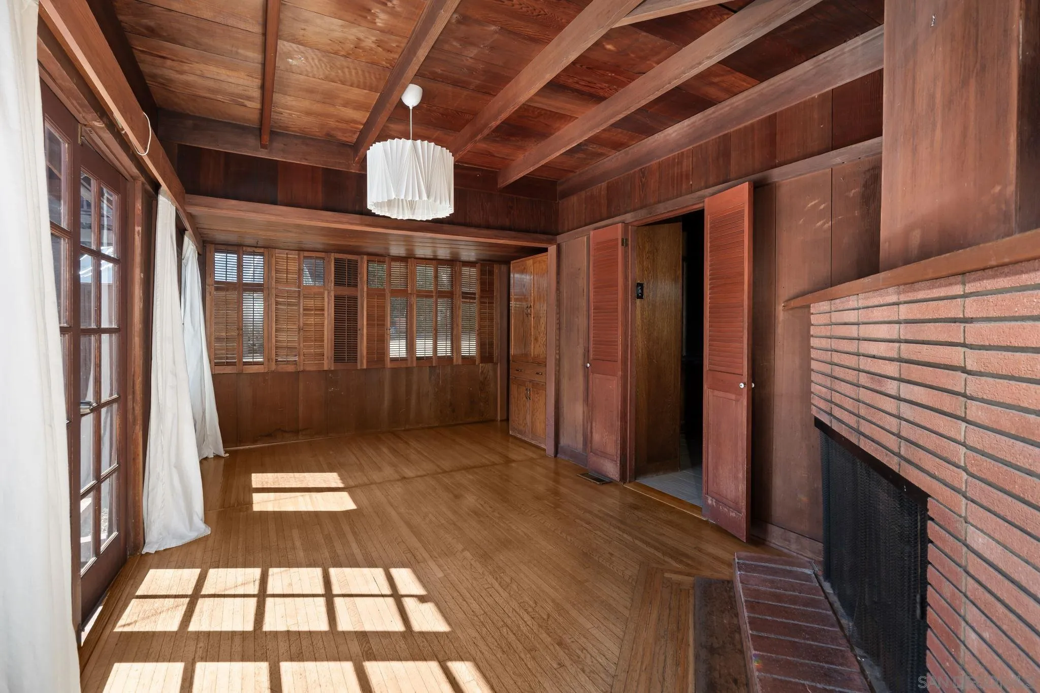 https://cdn.realtyfeed.com/cdn/127/260021844/98780bd2aca312656a496bc0801aaa8b.webp