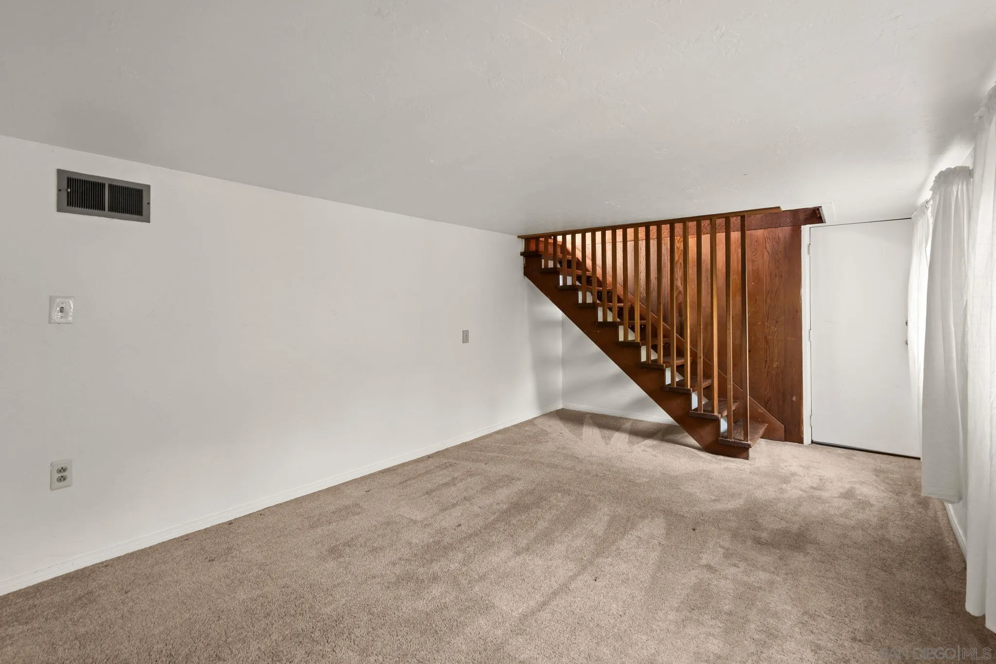 https://cdn.realtyfeed.com/cdn/127/260021844/9bb8cc29303e0e48eb3b9ef8bb07ead3.webp