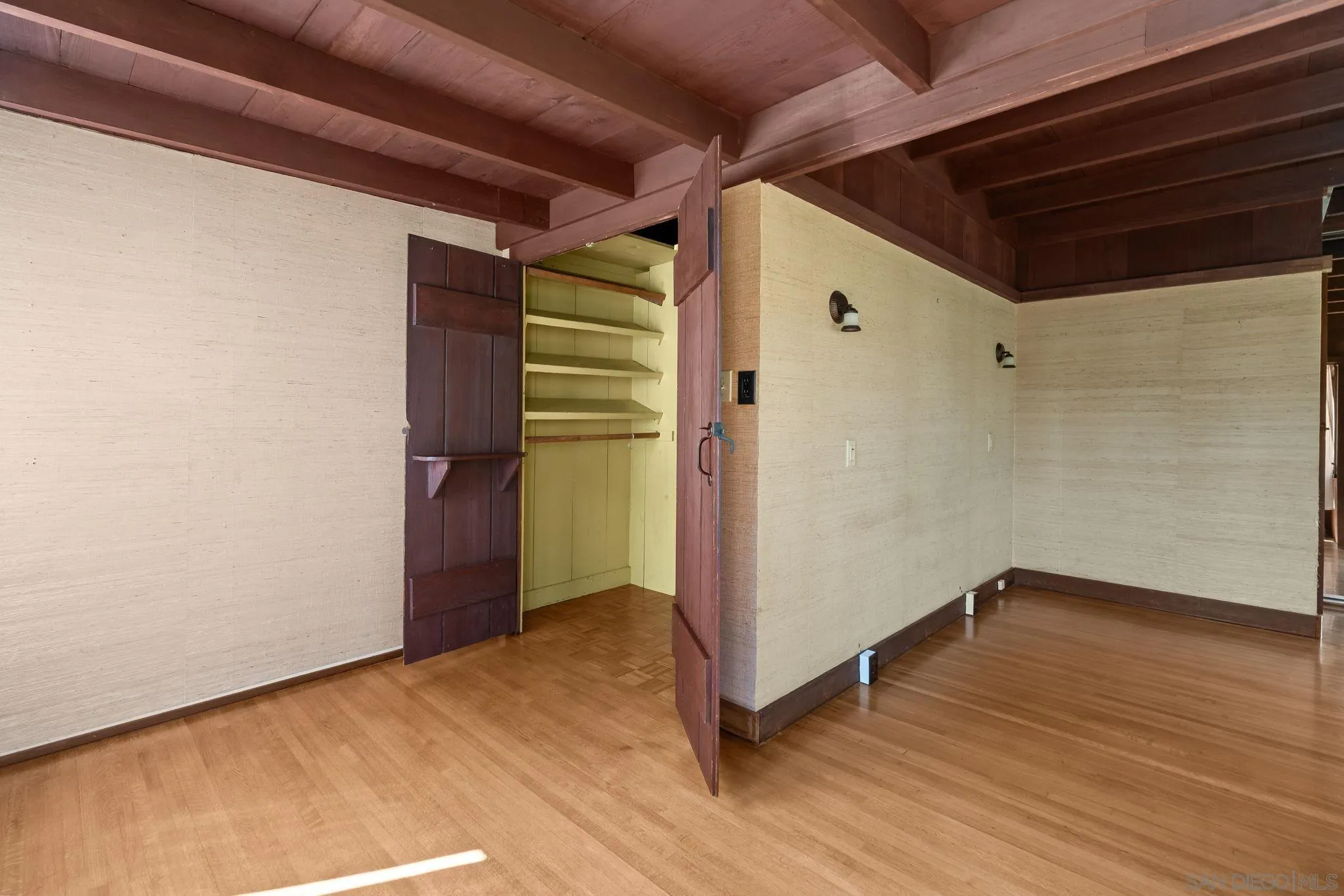 https://cdn.realtyfeed.com/cdn/127/260021844/a73904b7930985672324468e51c58d1b.webp